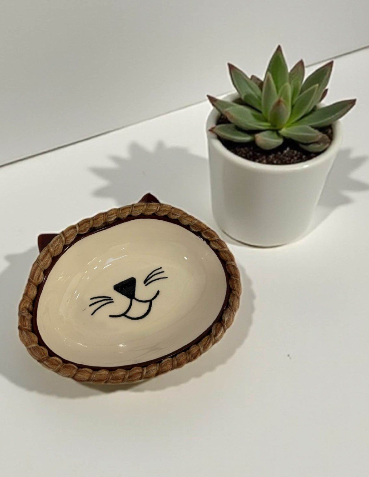 El Yapımı Gülen Yüz Kedi Desenli Seramik Mama ve Su Kabı 16x13 cm