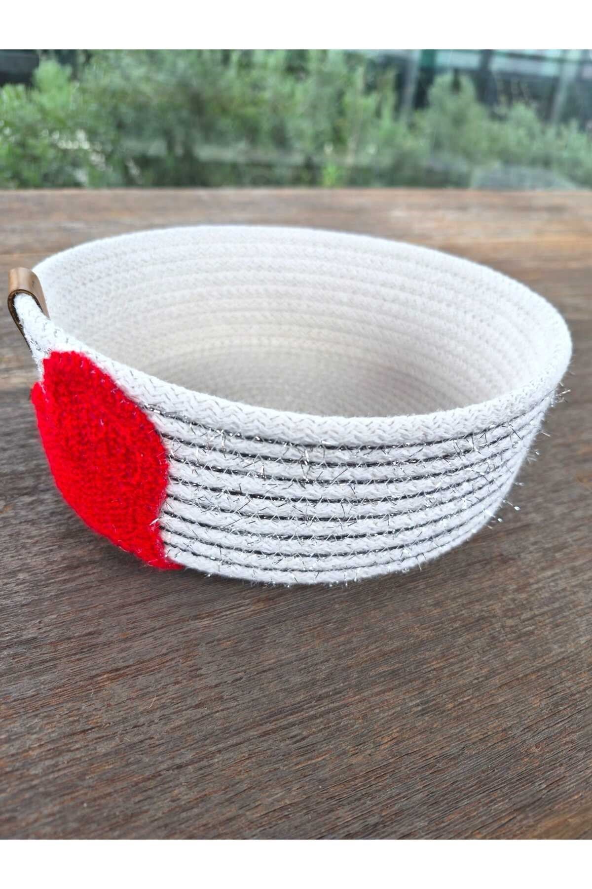 Kalp Detaylı Dekoratif Örgü Sepet | Çok Amaçlı Organizer | Şık Saklama Sepeti | 20x7 cm