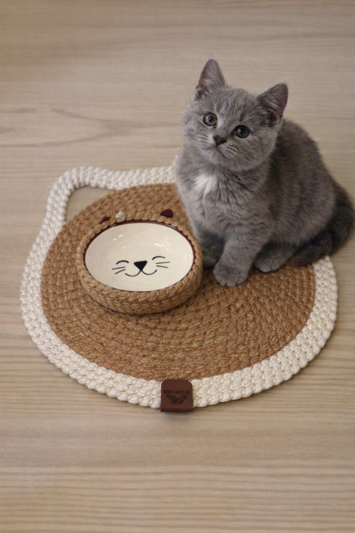 Kedi Mama Kabı ve Paspası – Su Geçirmez & Leke Tutmaz