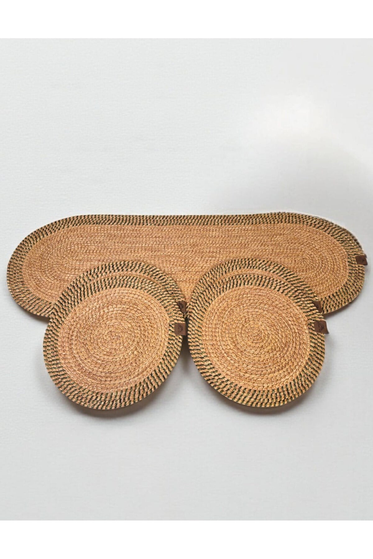 Leke Tutmaz Örgü Sofra Seti 4 Supla 33 cm ve 1 Runner 35x100 cm Takım Modern Amerikan Servis