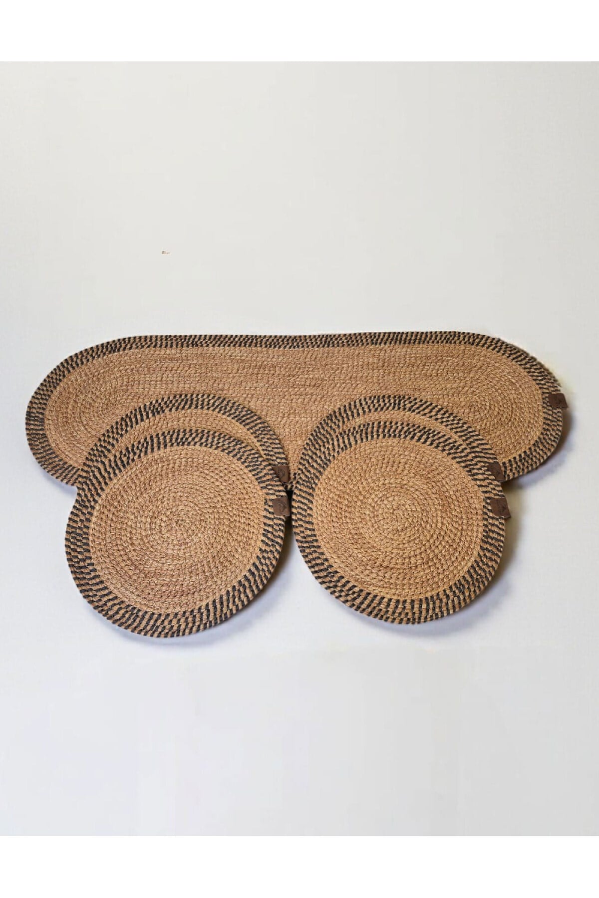 Leke Tutmaz Örgü Sofra Seti 4 Supla 33 cm ve 1 Runner 35x100 cm Takım Modern Amerikan Servis