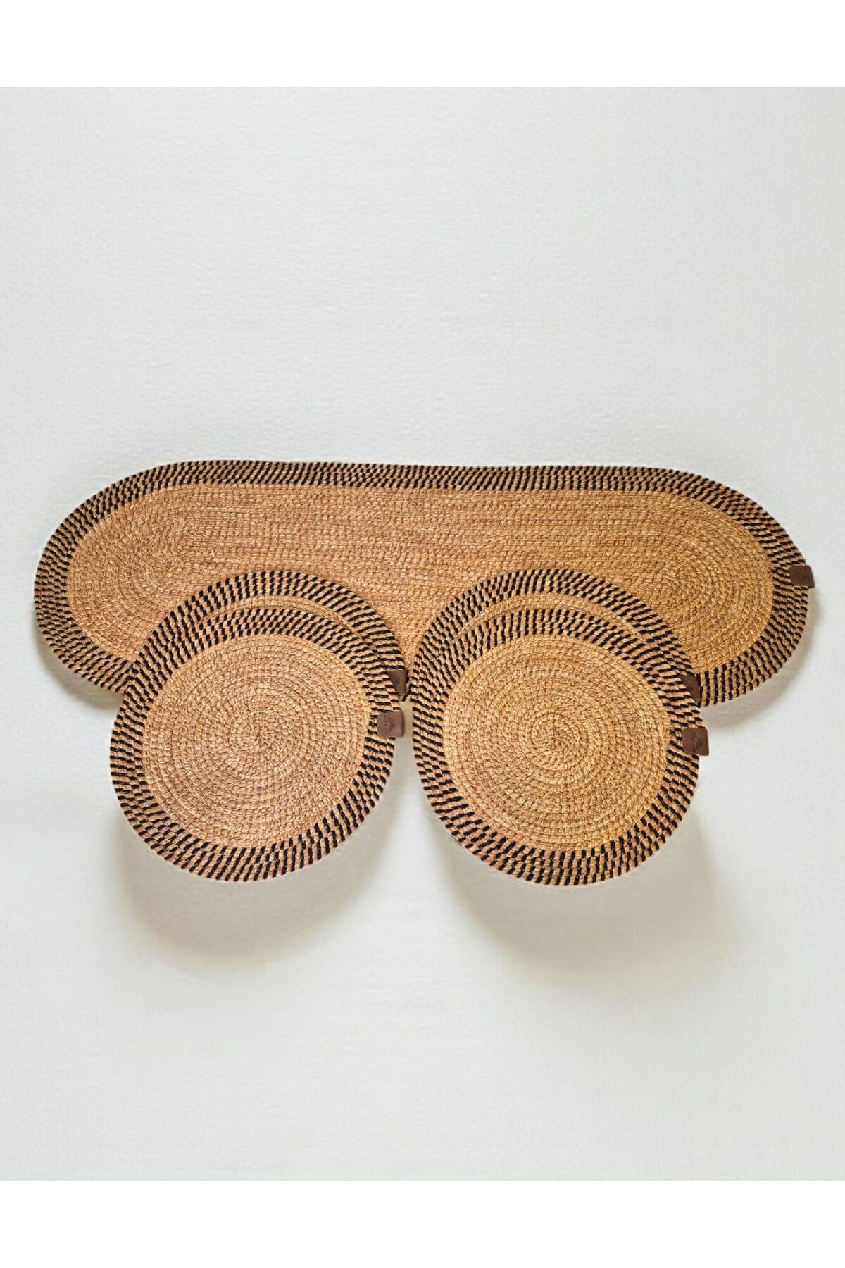 Leke Tutmaz Örgü Sofra Seti 4 Supla 33 cm ve 1 Runner 35x100 cm Takım Modern Amerikan Servis