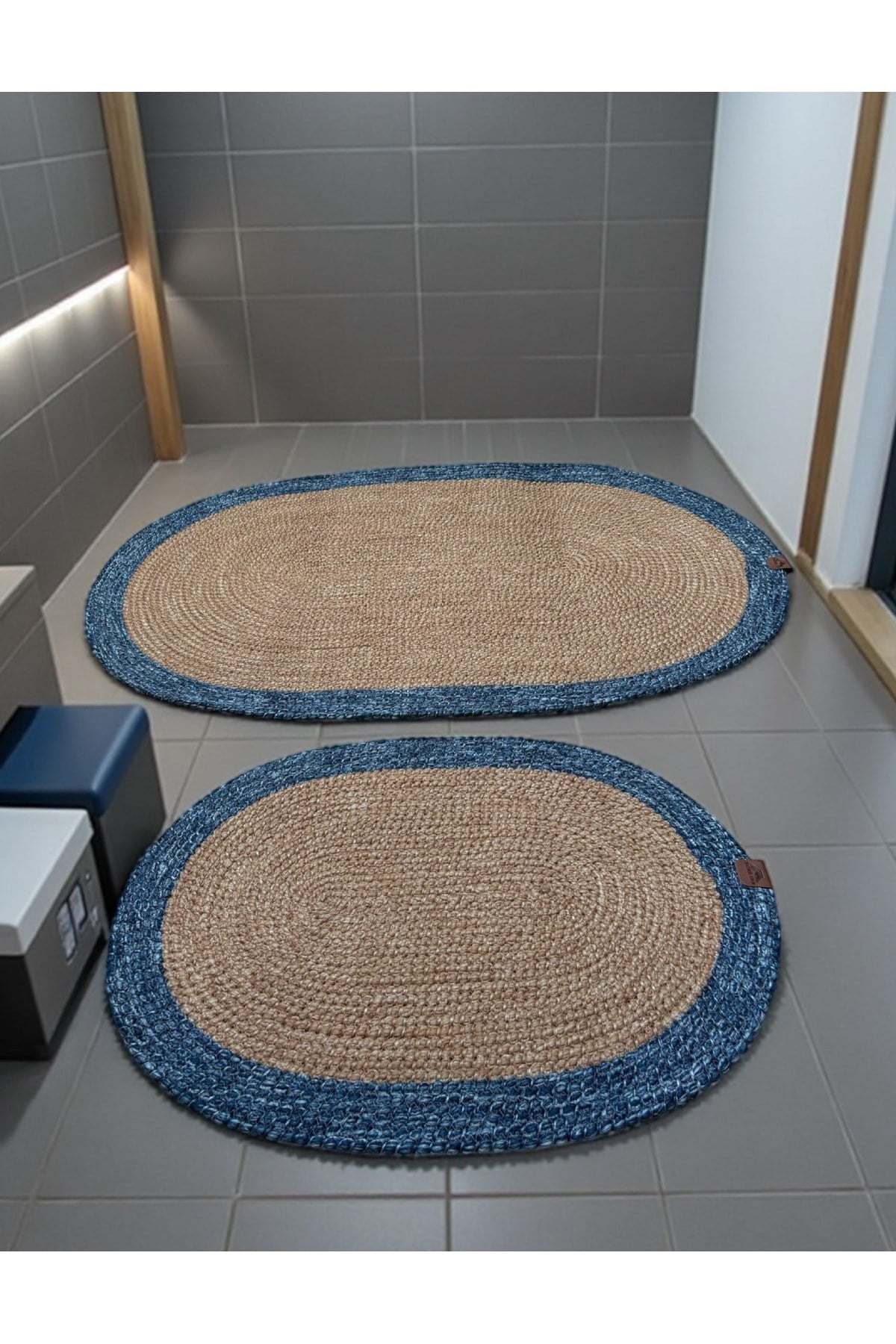 Mavi Kenarlı Hasır Görünümlü 2'li Oval Banyo Paspas Seti - El Yapımı
