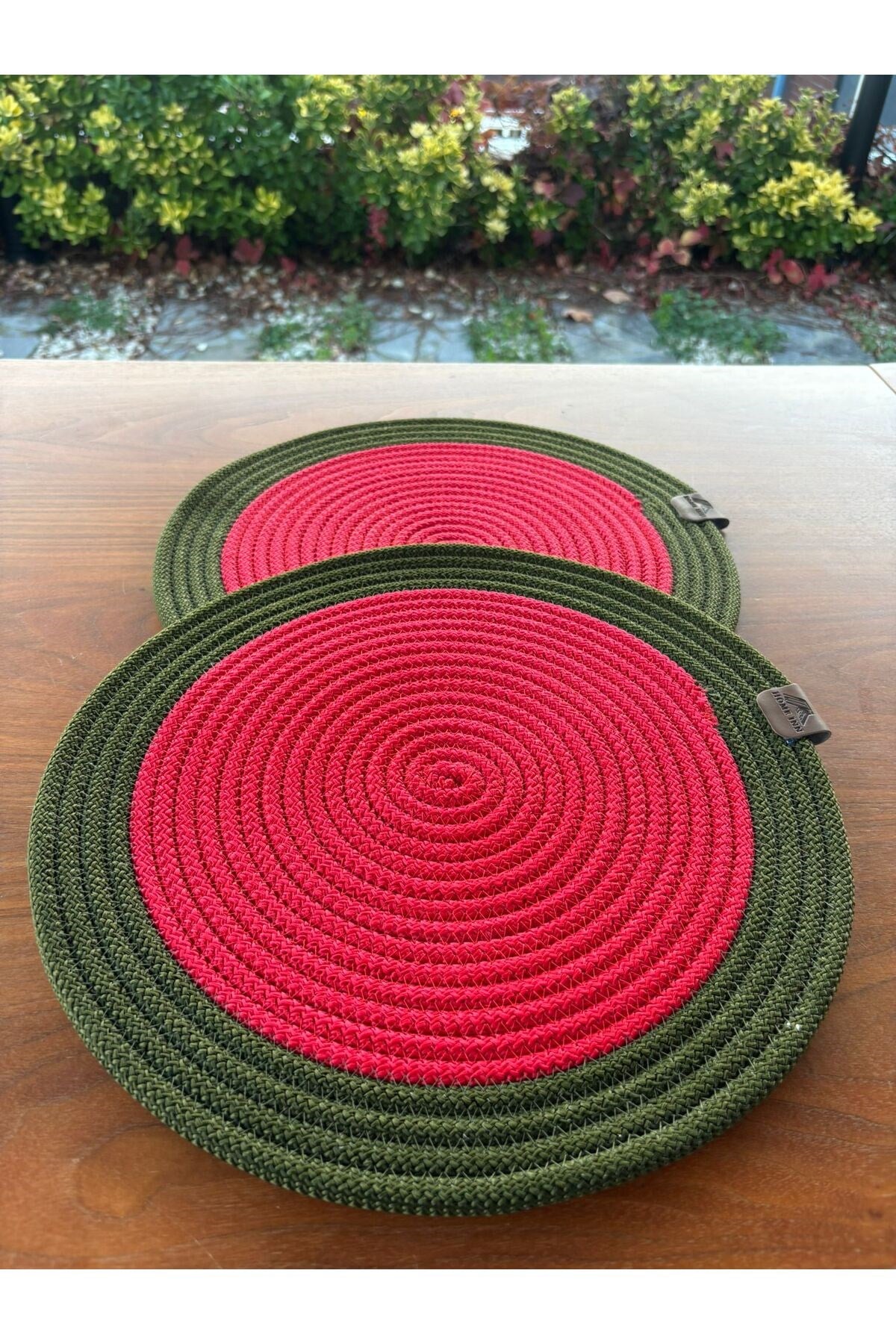 Yeşil Kırmızı l 2’li Hasır Görünümlü Amerikan Servis Supla – Leke Tutmaz – 33x33 Cm
