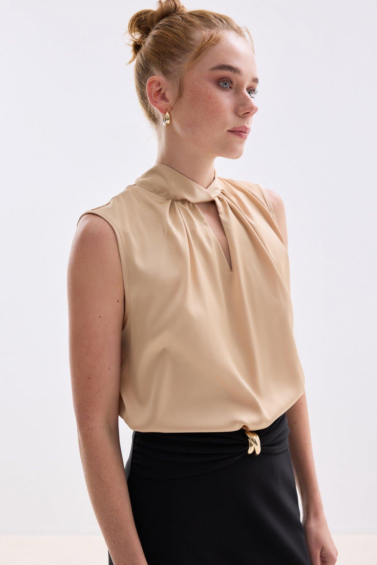 Sera Yaka Detaylı Saten Bluz CAMEL