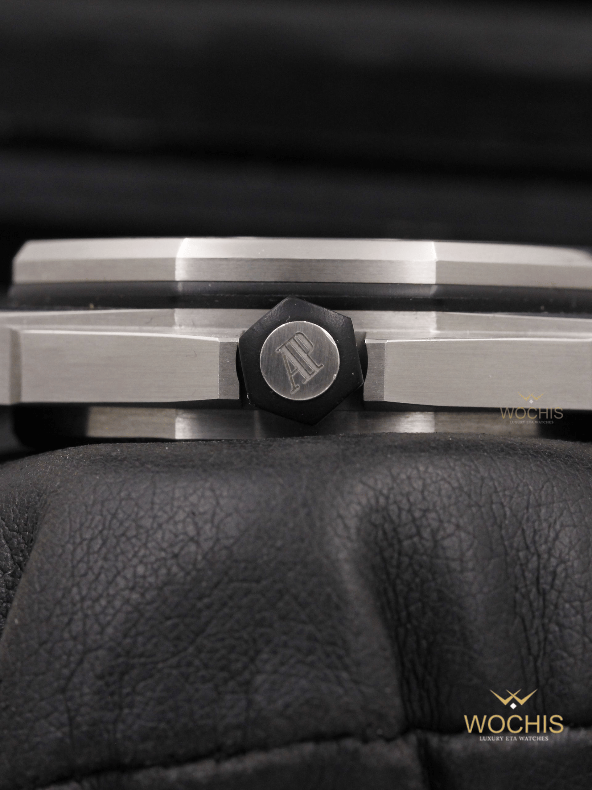 Audemars Piguet Royal Oak Offshore Diver 15703-4445 (Stainless Steel - 42 - Black)