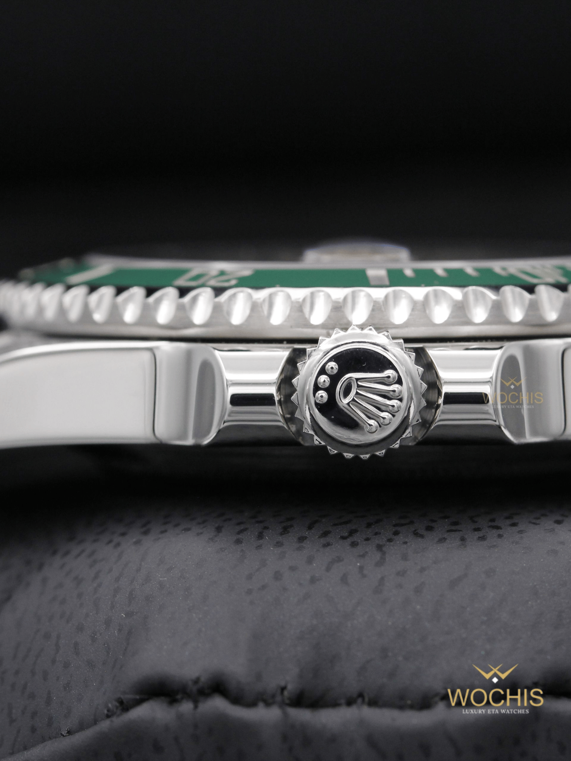 Rolex Submariner Date -Hulk- 116610LV-8904 (Stainless Steel - Green Cerachrome Bezel Insert - 40 - Green)