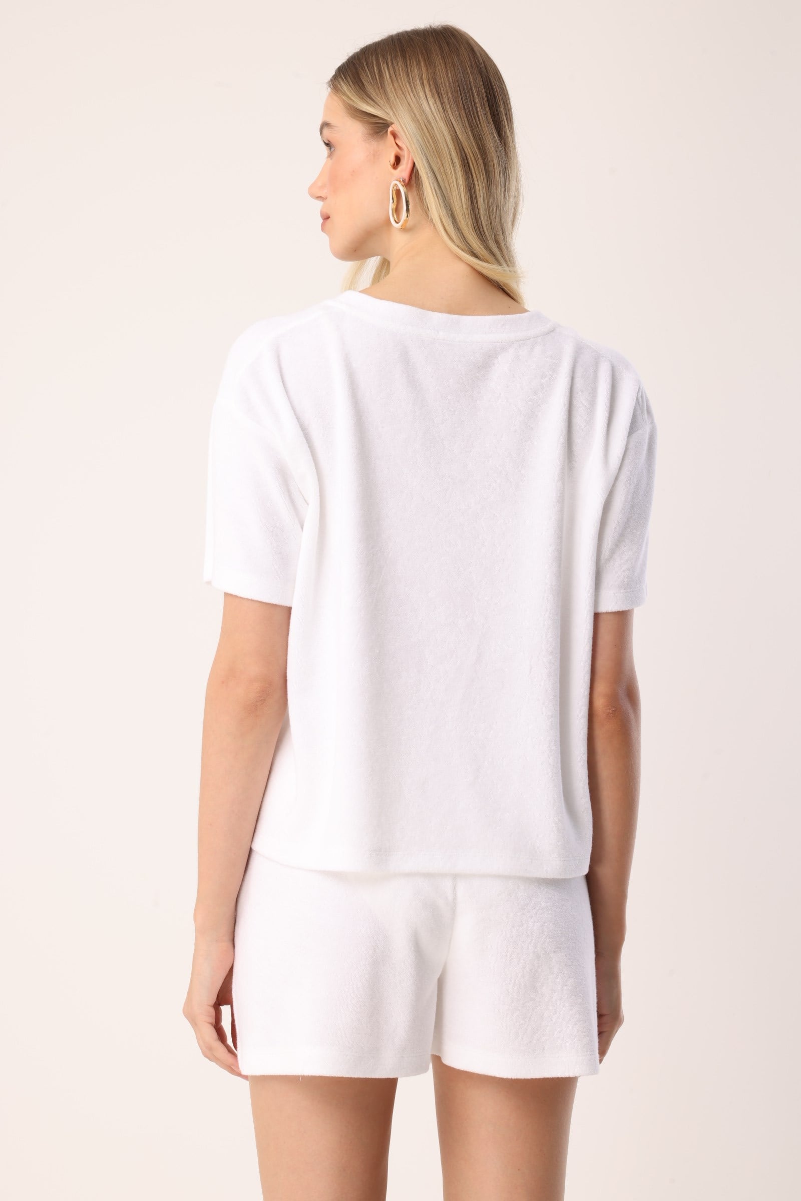 %100 Bambu Havlu Dokulu V Yaka Beyaz Kadın T-Shirt – Elowen