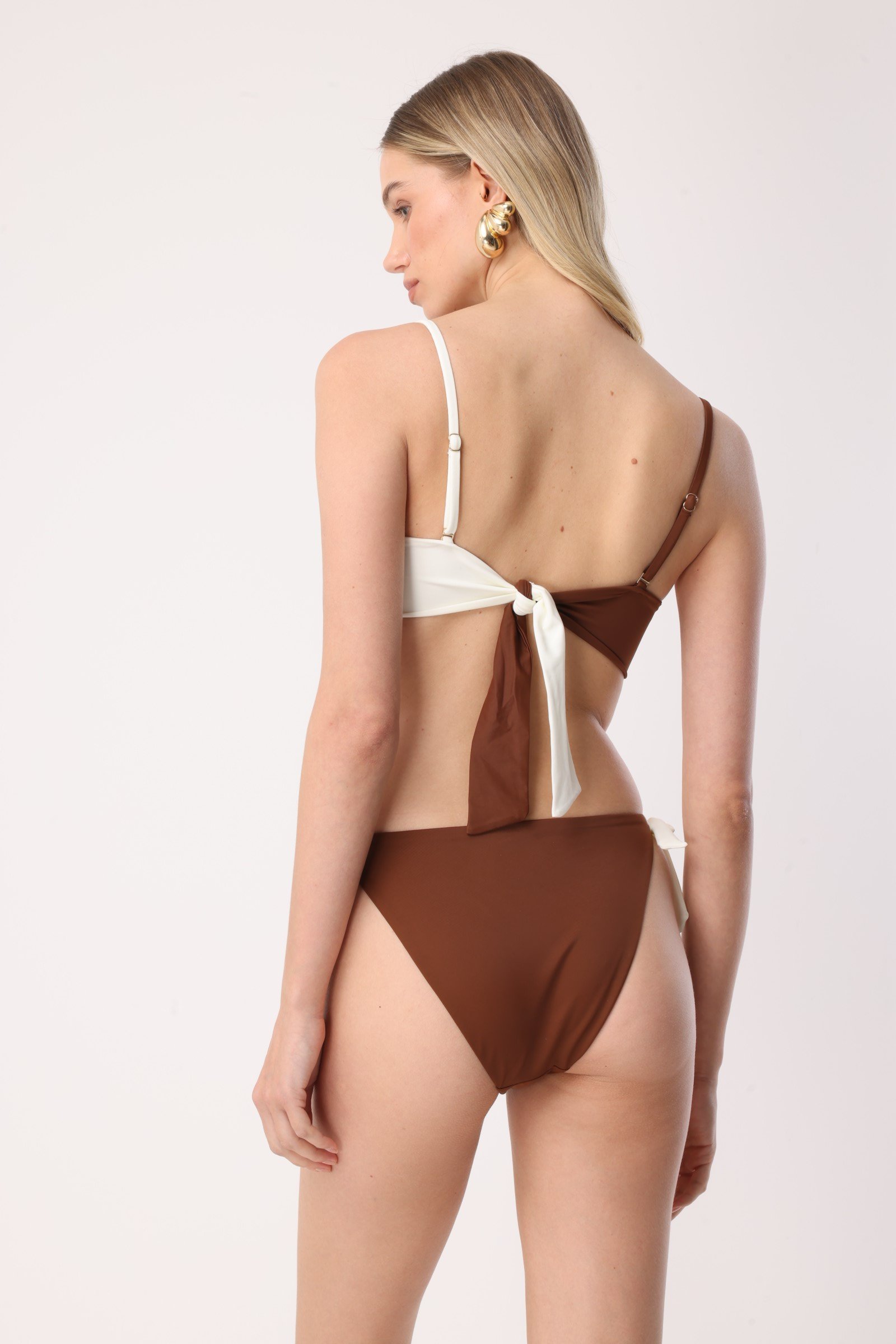 Gold Aksesuar Detaylı Çift Renk Bağlamalı Kadın Bikini Üstü - Monaco