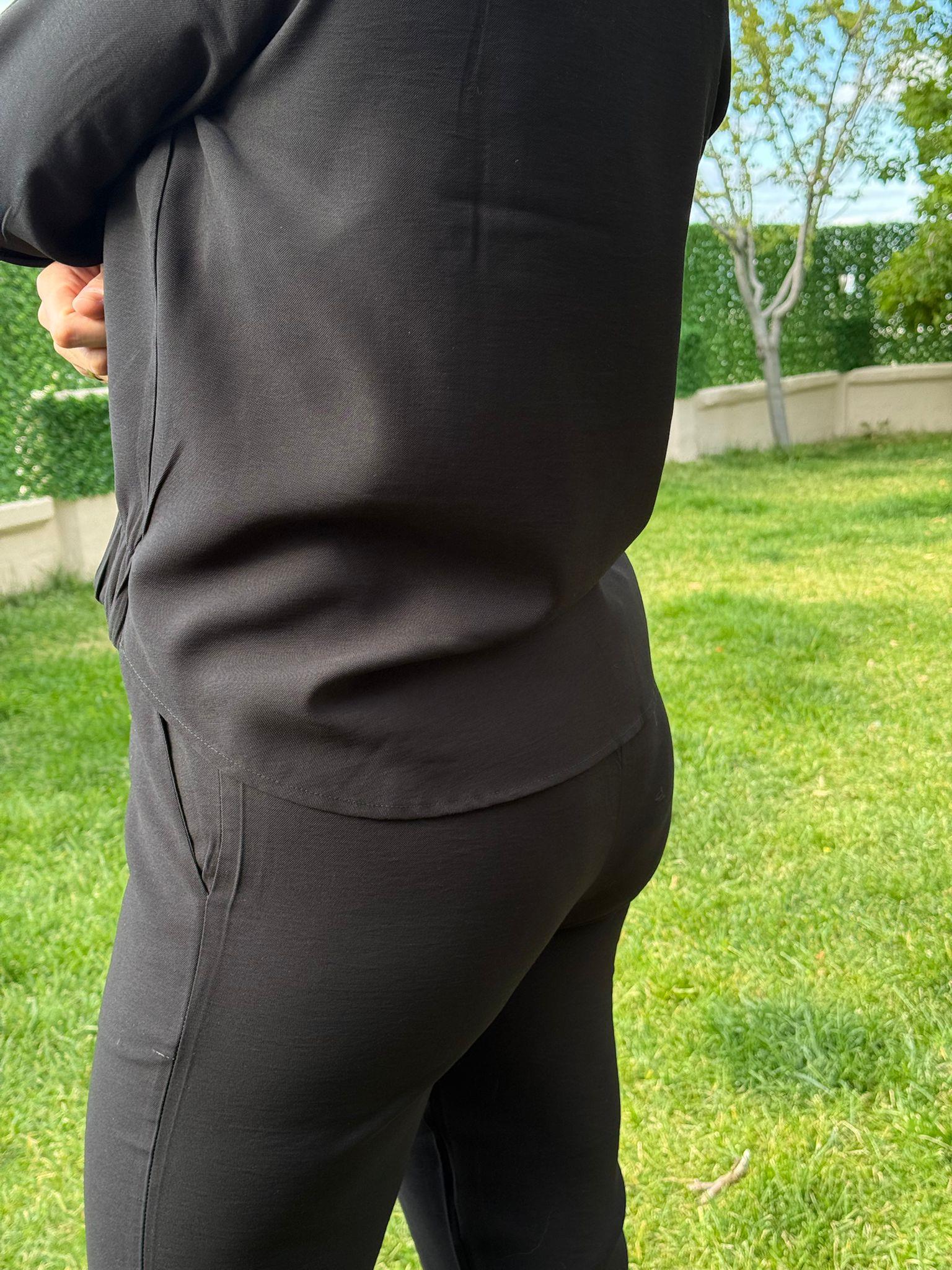 Önden Fermuarlı Cepli Beli Lastikli Ceket Siyah