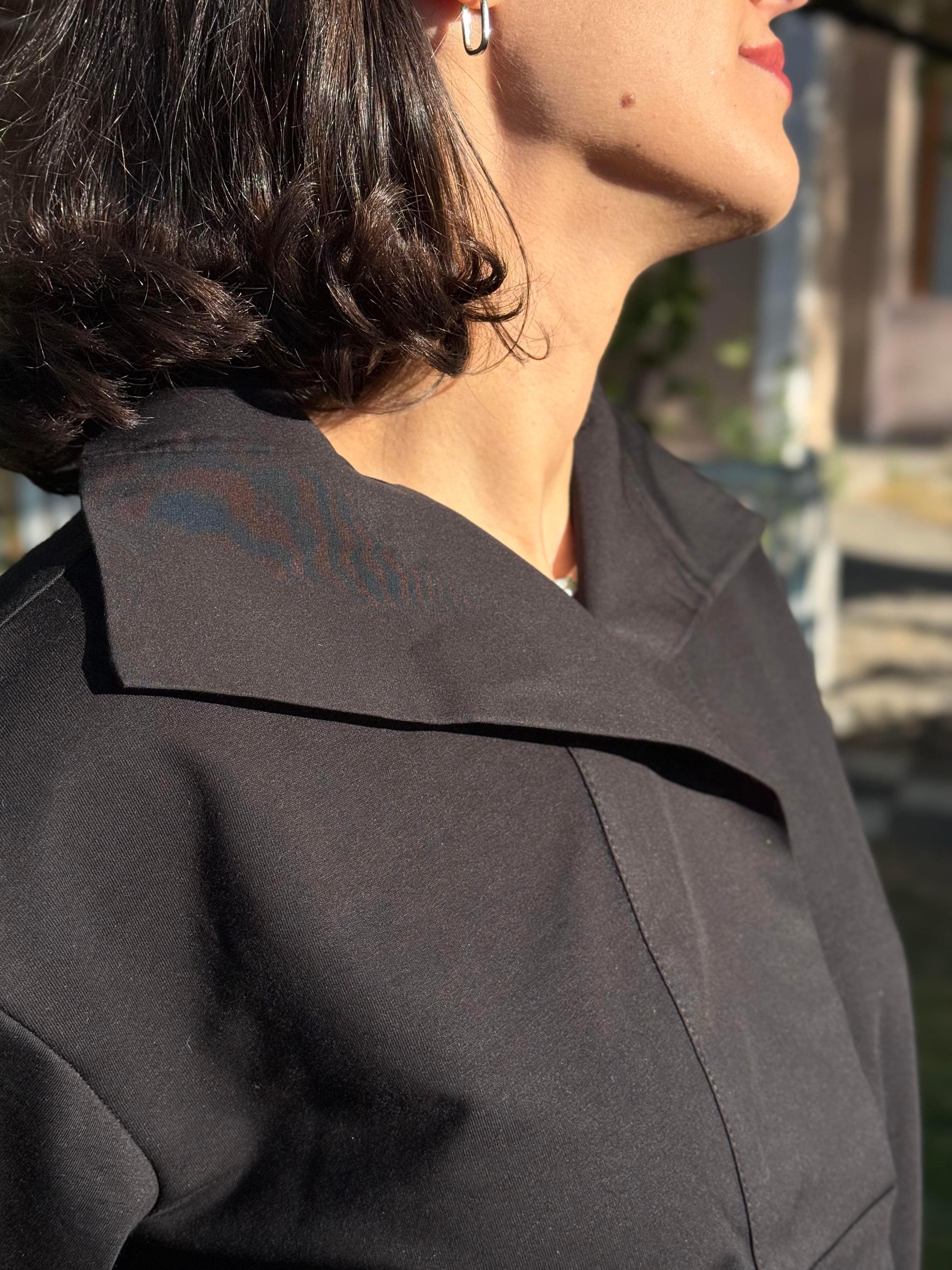 Siyah büzgülü kol penye keten detaylı gömlek