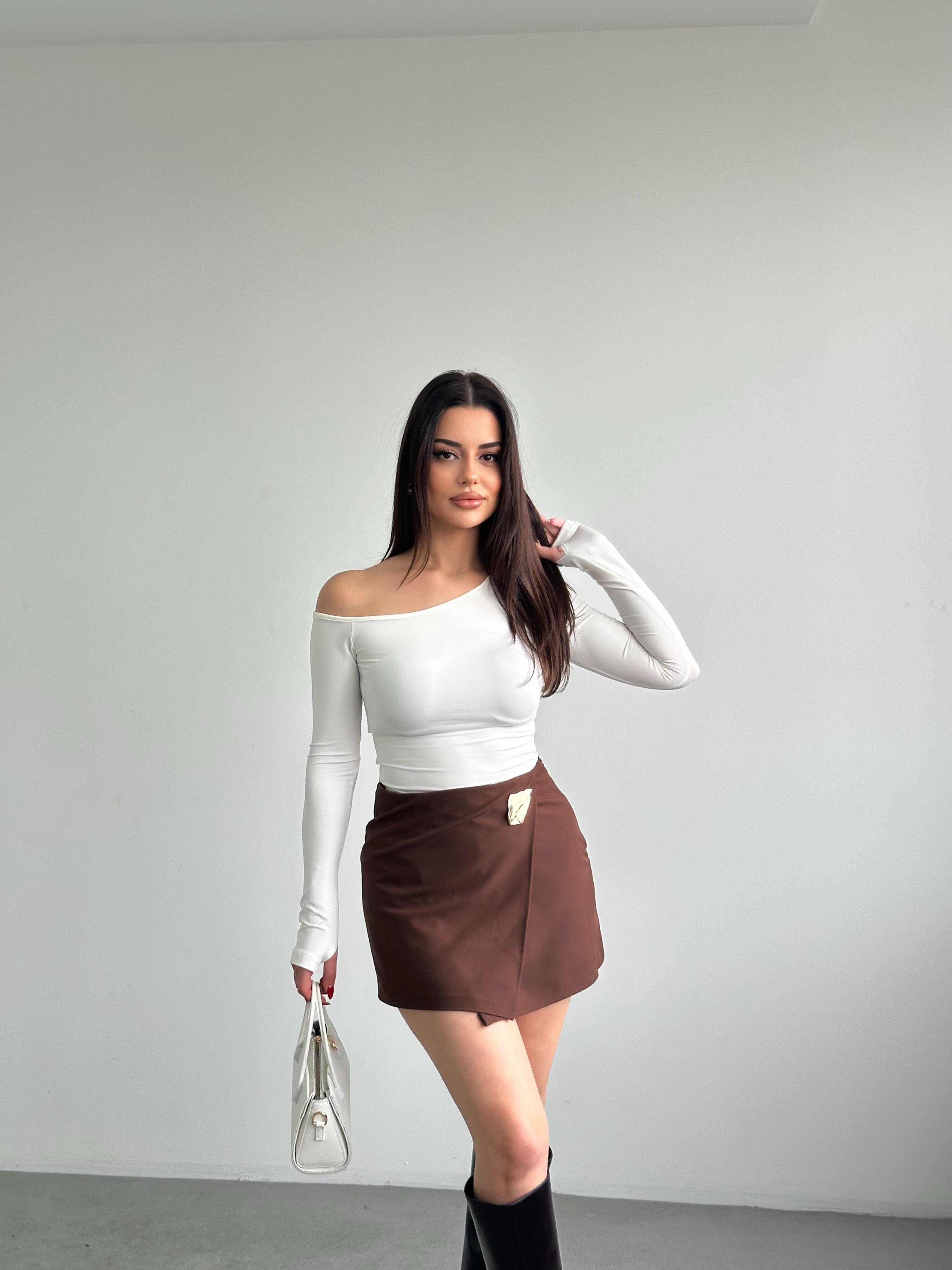 Asimetrik Yaka Poliamid Bluz