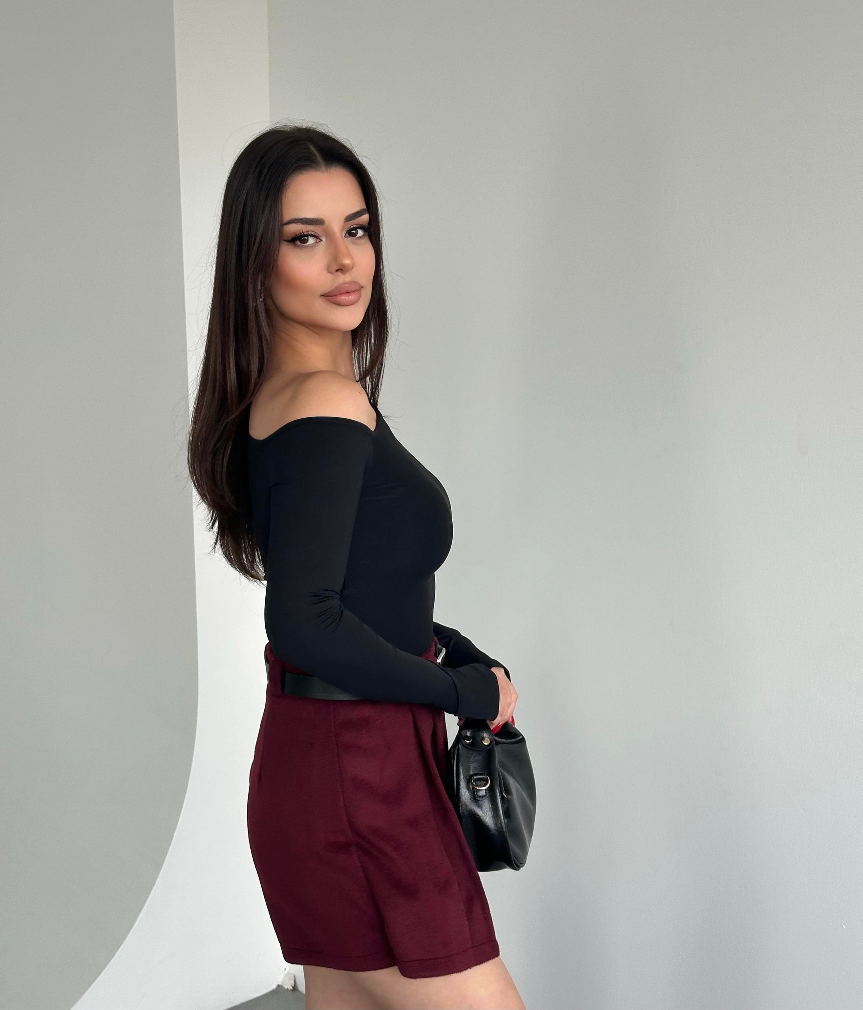 Asimetrik Yaka Poliamid Bluz