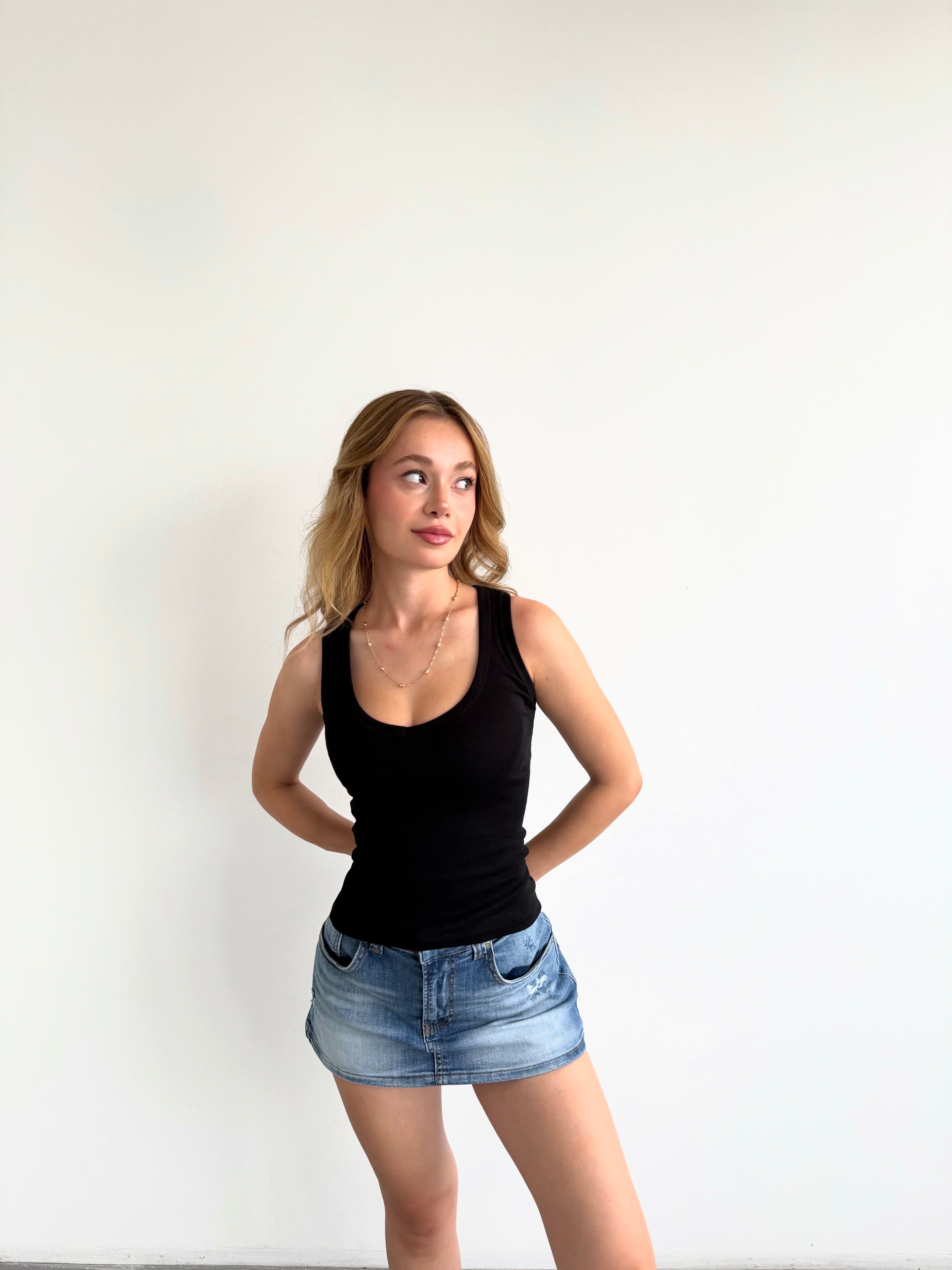 Basic V Yaka Crop
