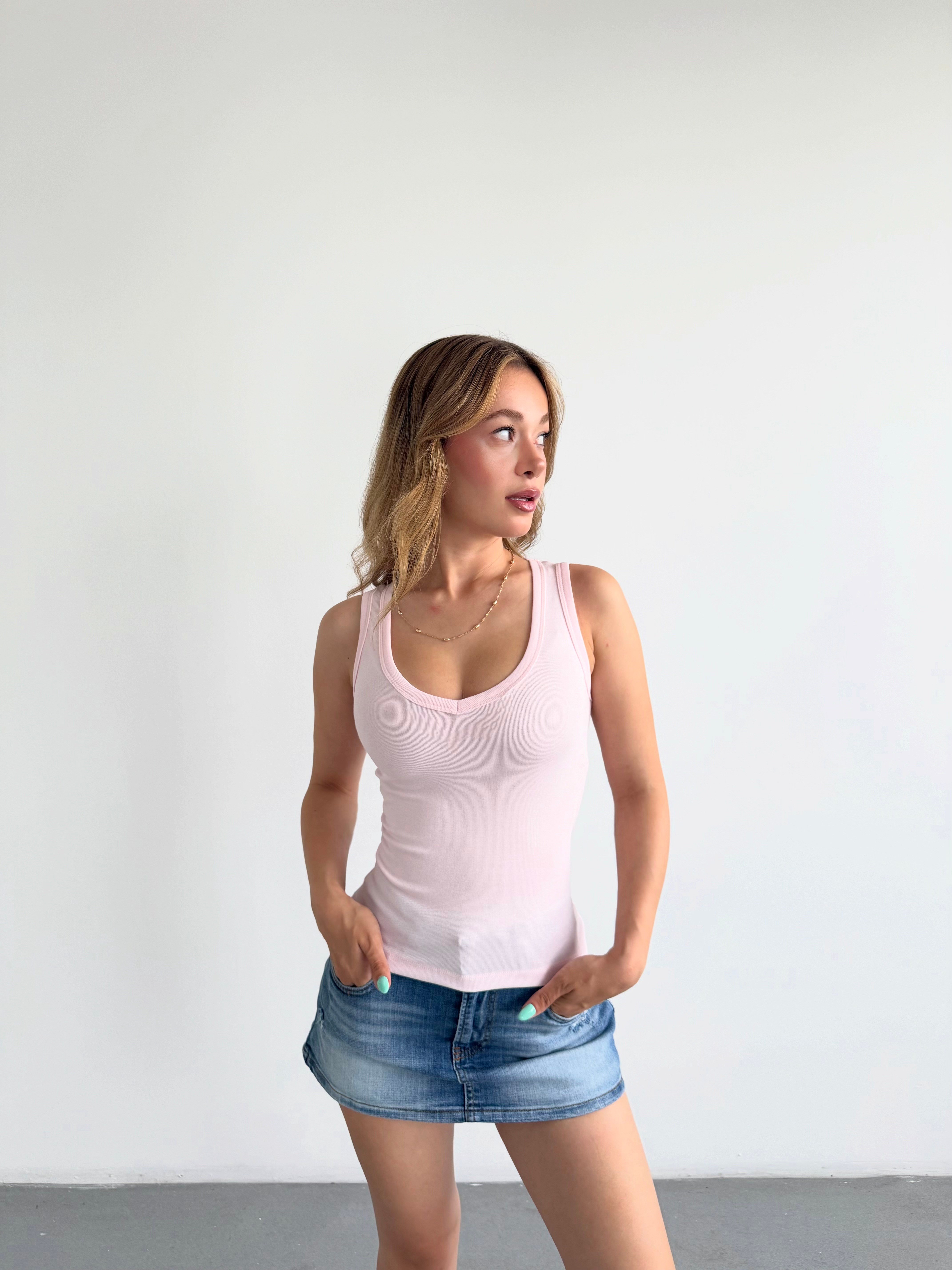 Basic V Yaka Crop