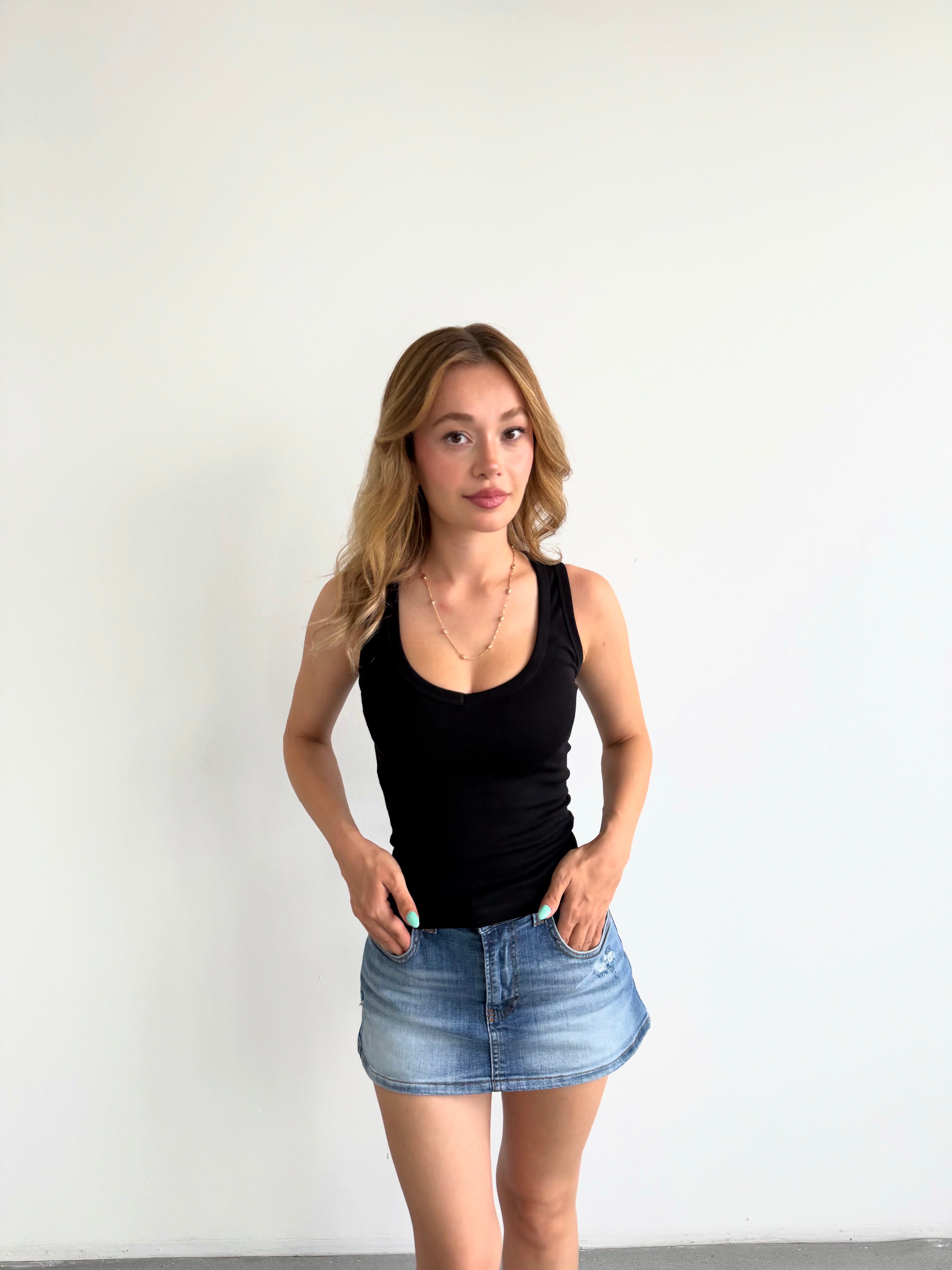 Basic V Yaka Crop