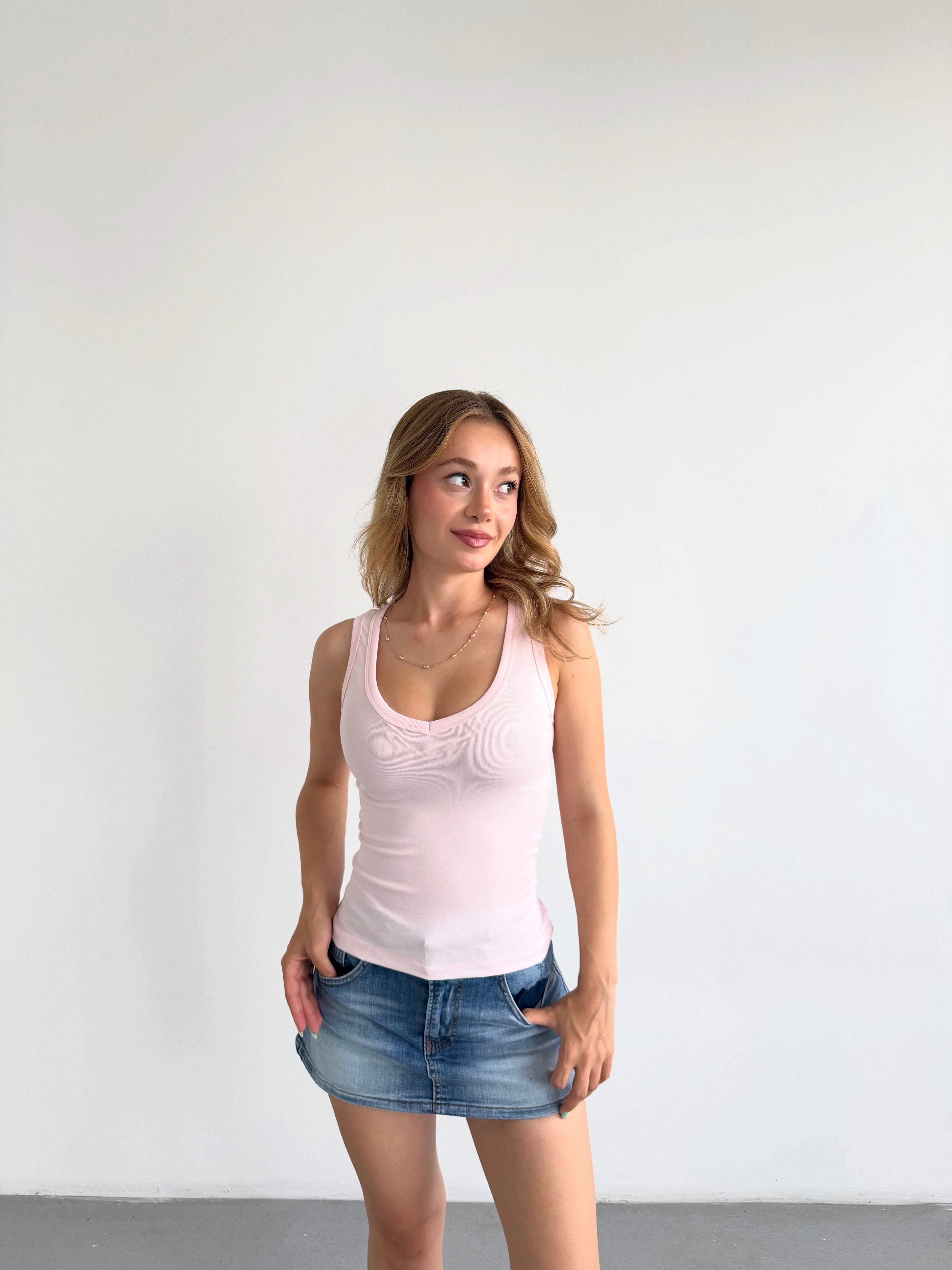 Basic V Yaka Crop