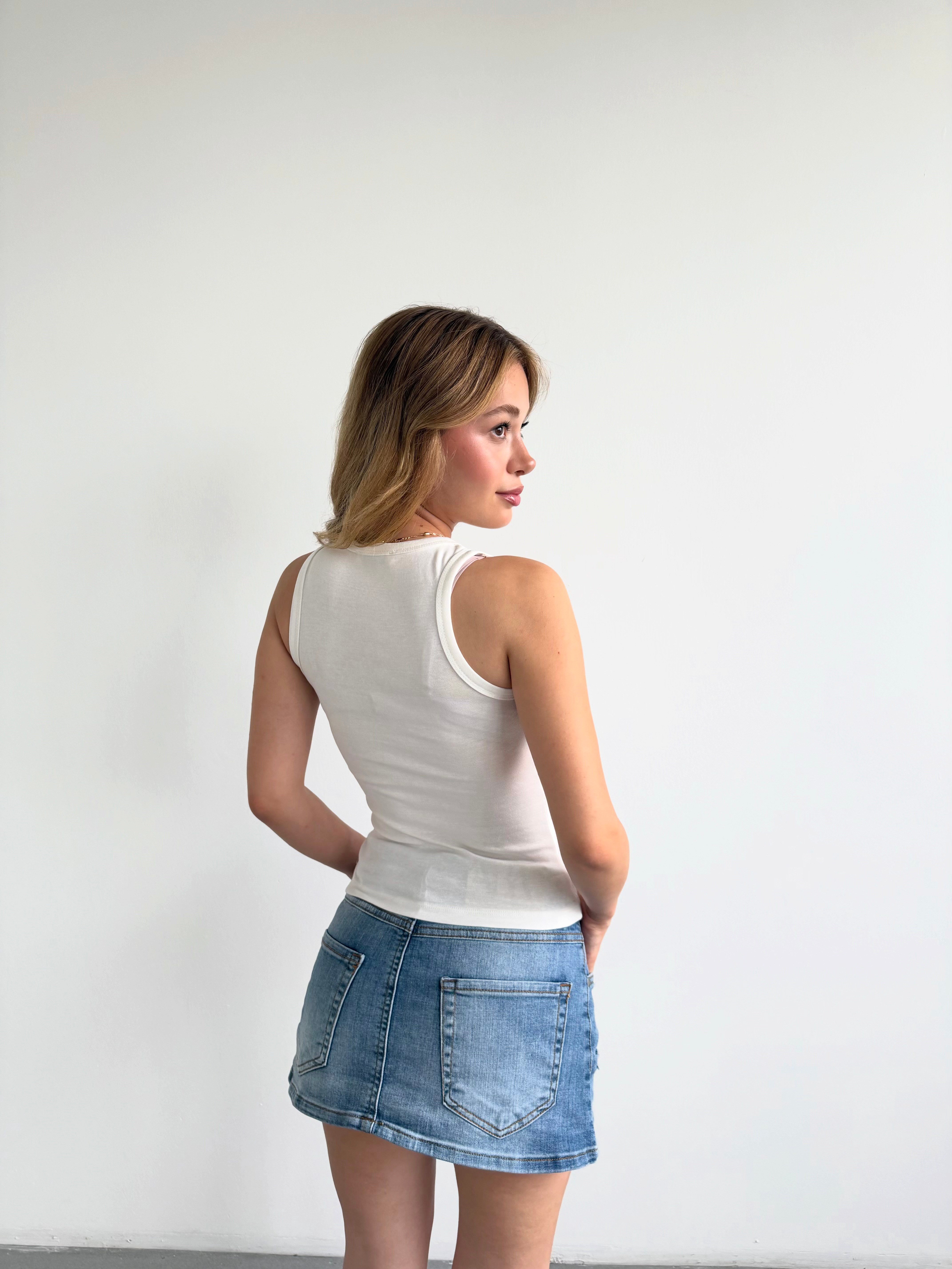 Basic V Yaka Crop