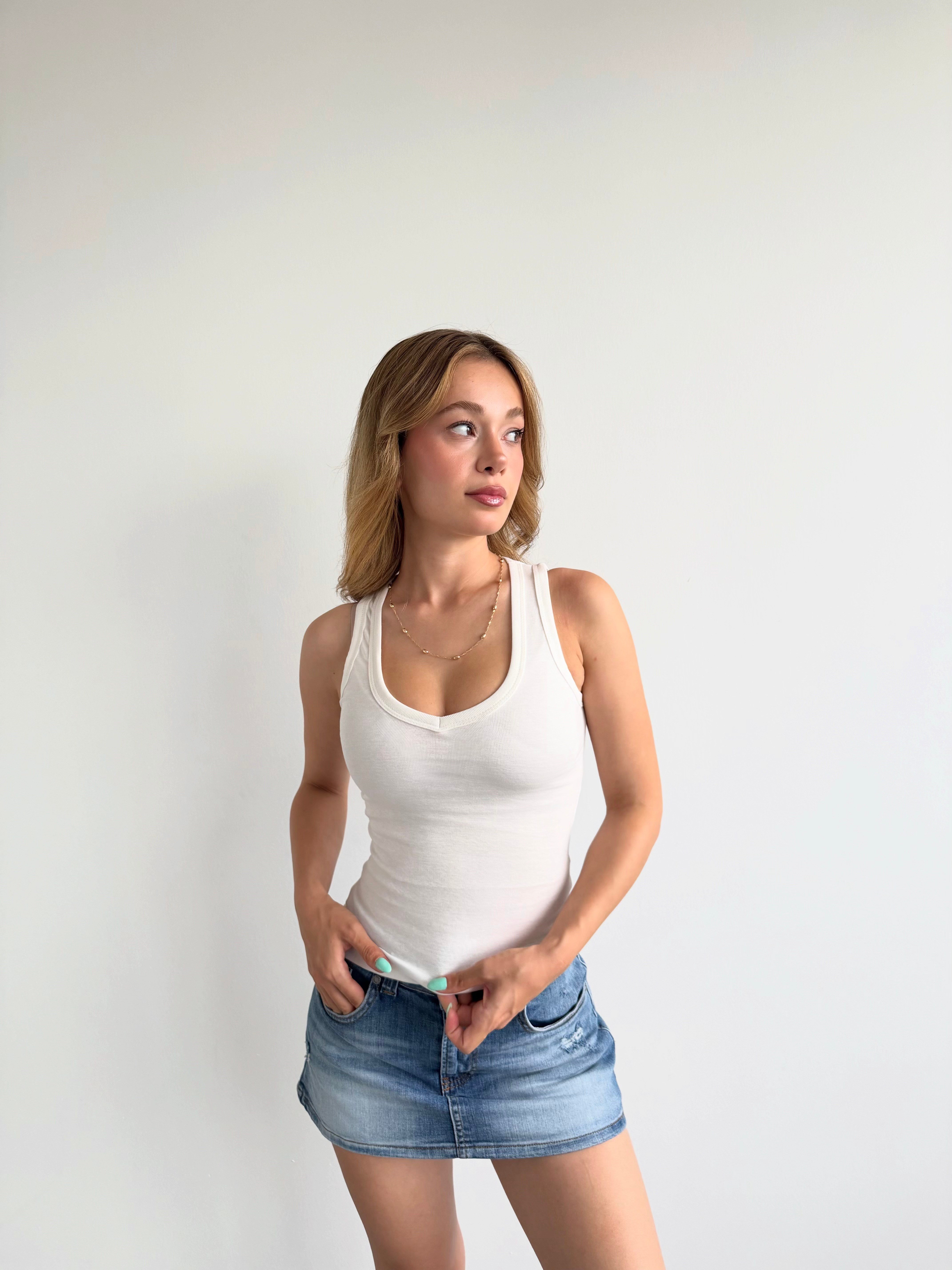 Basic V Yaka Crop