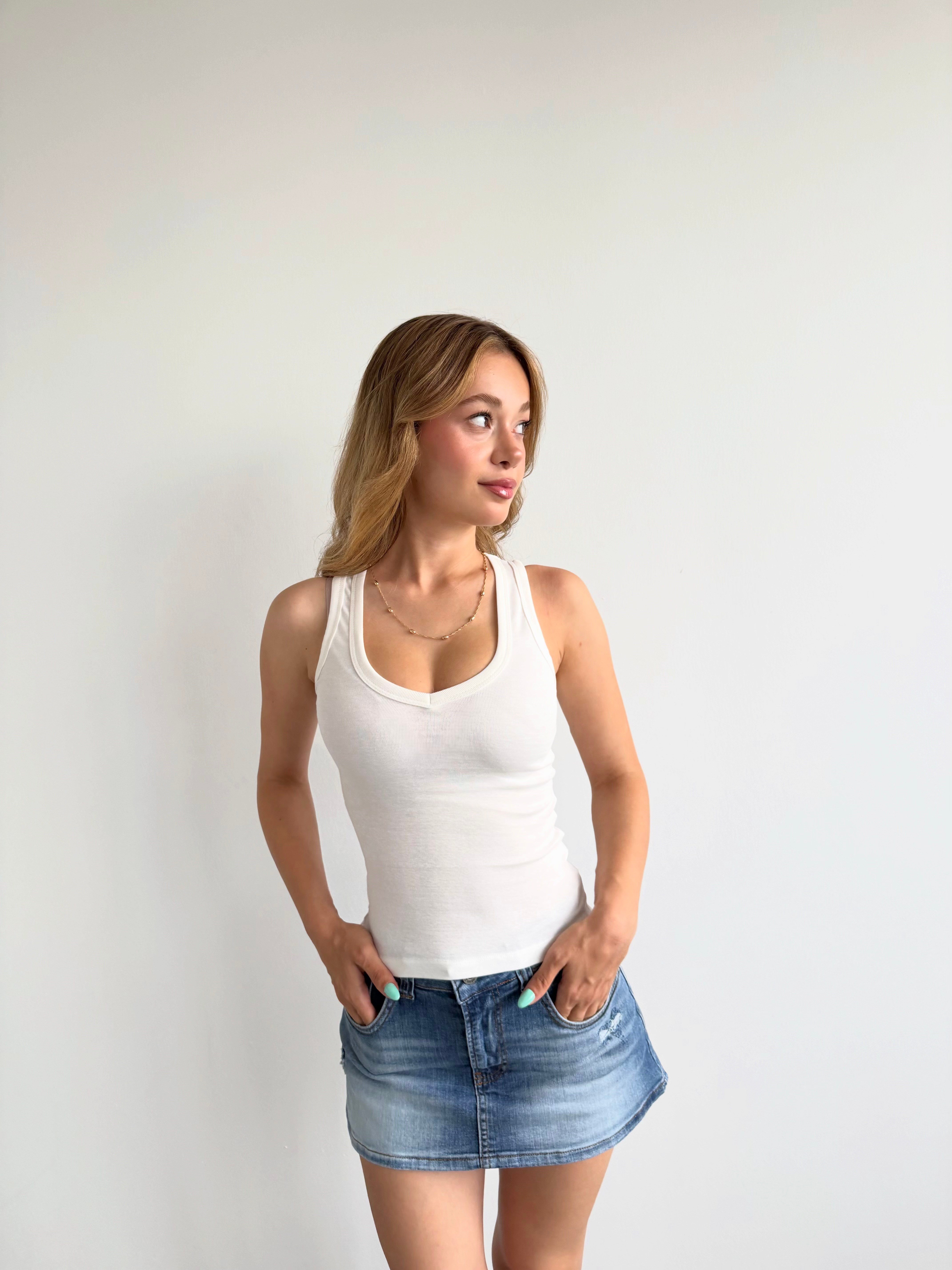 Basic V Yaka Crop