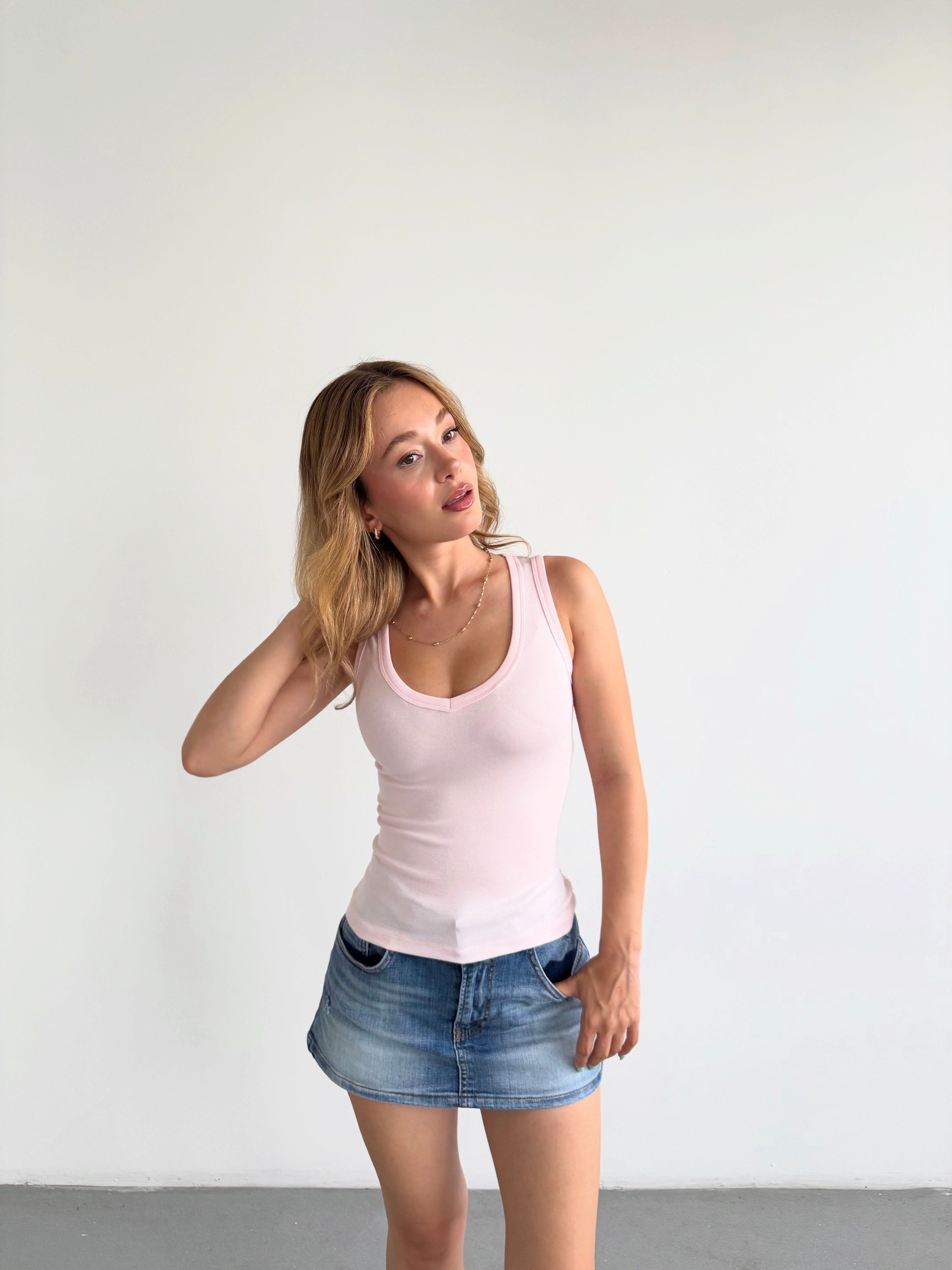 Basic V Yaka Crop