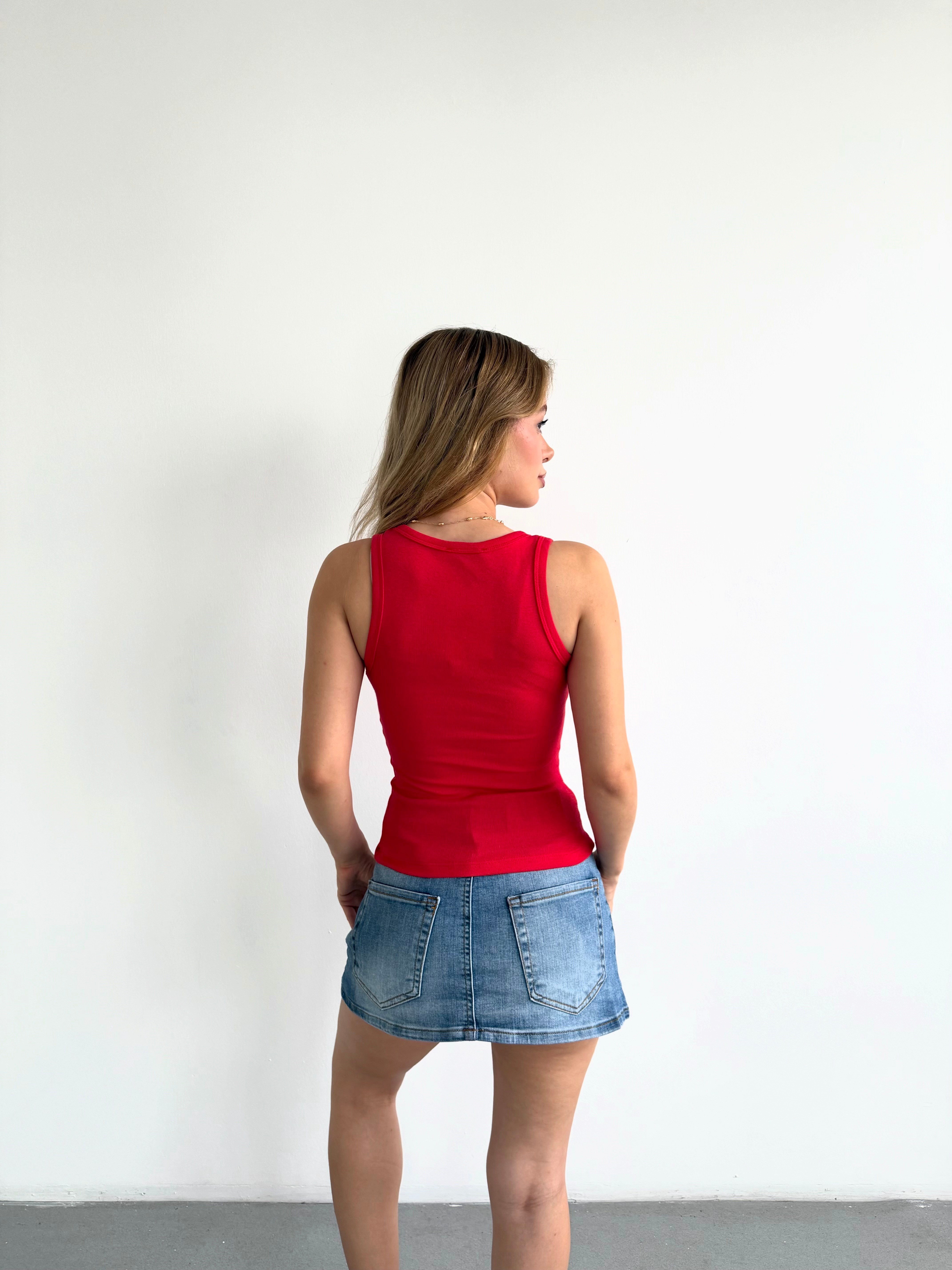 Basic V Yaka Crop