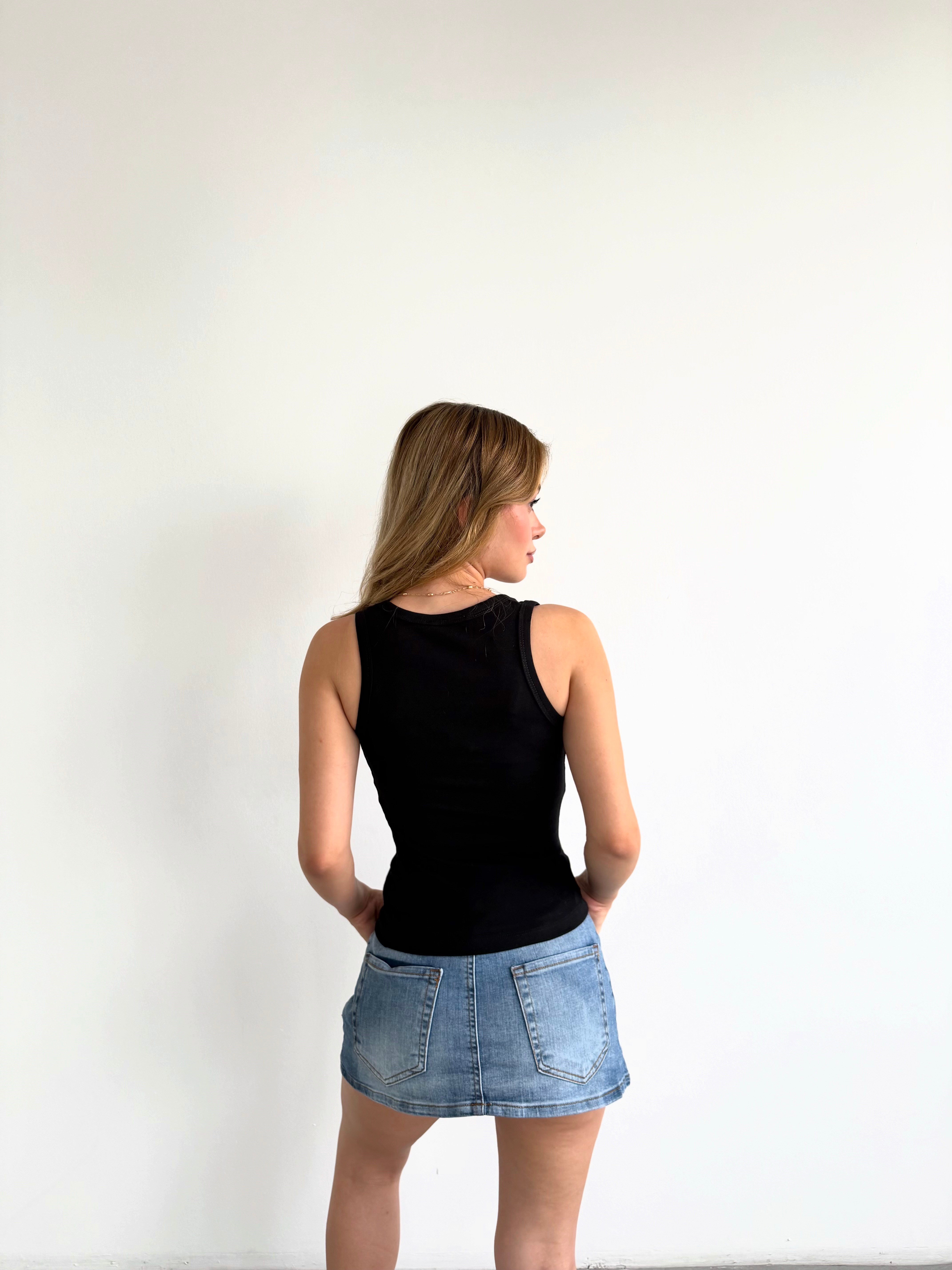 Basic V Yaka Crop