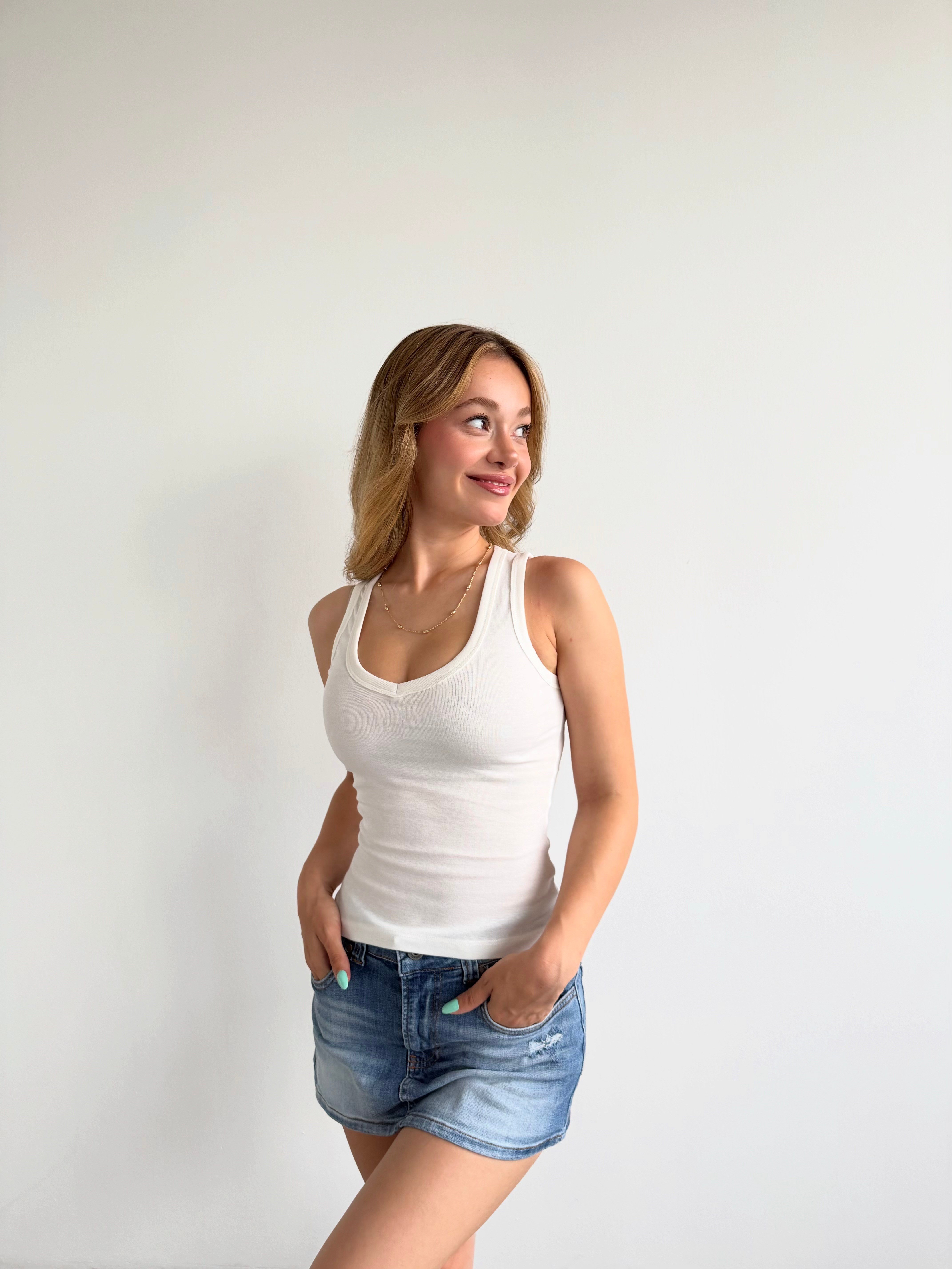 Basic V Yaka Crop