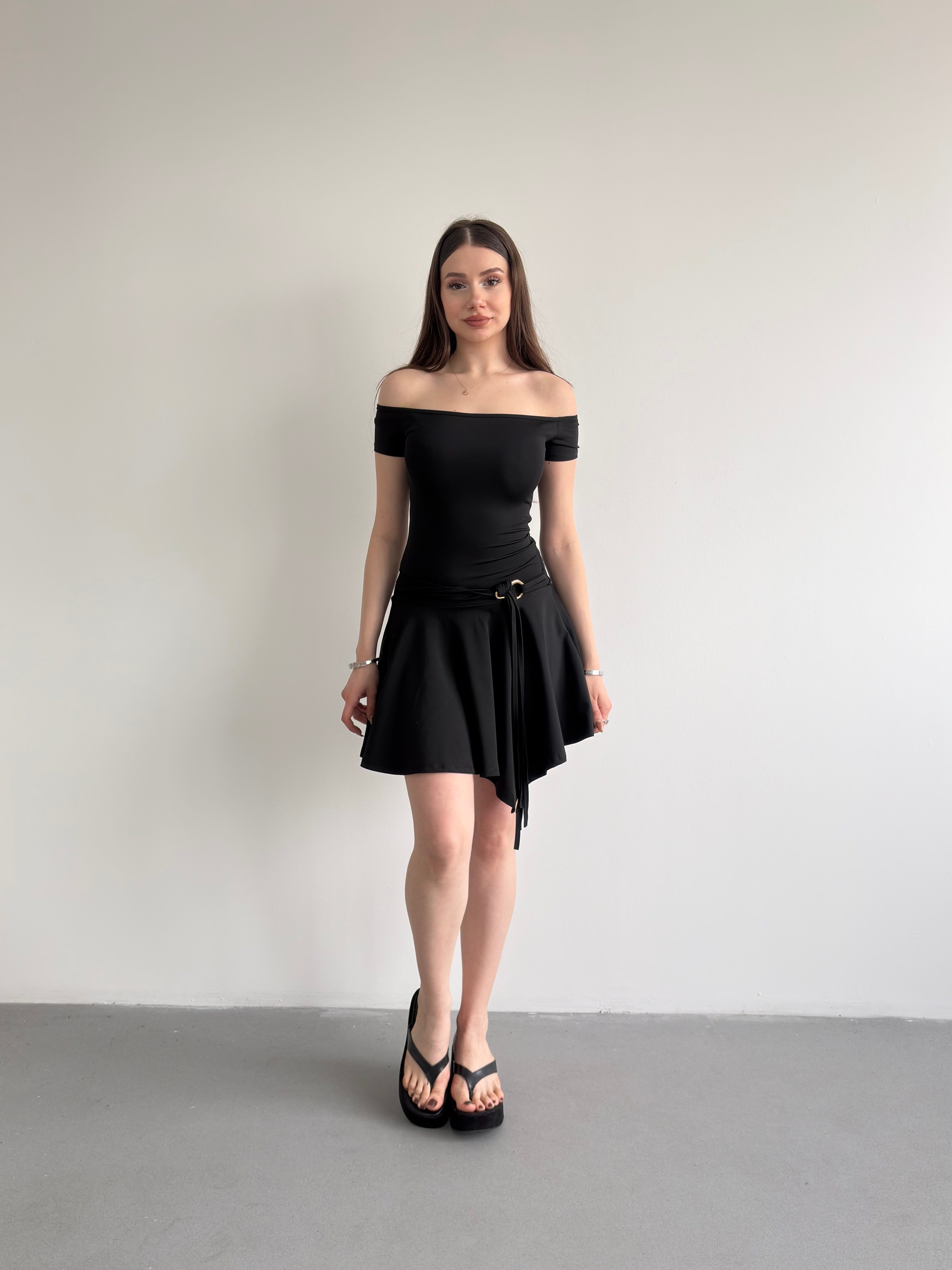 Bel Aksesuarlı Elbise