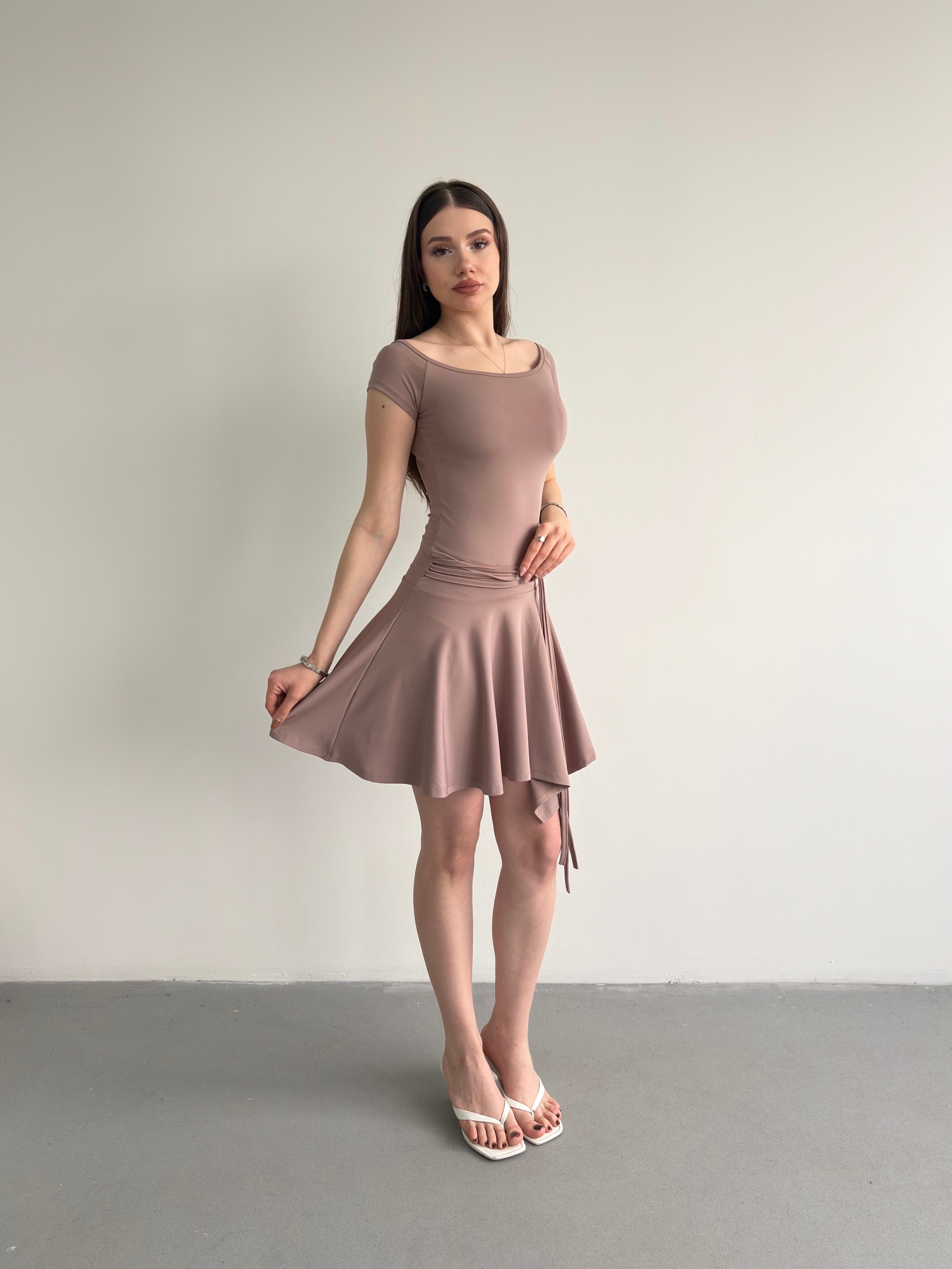 Bel Aksesuarlı Elbise