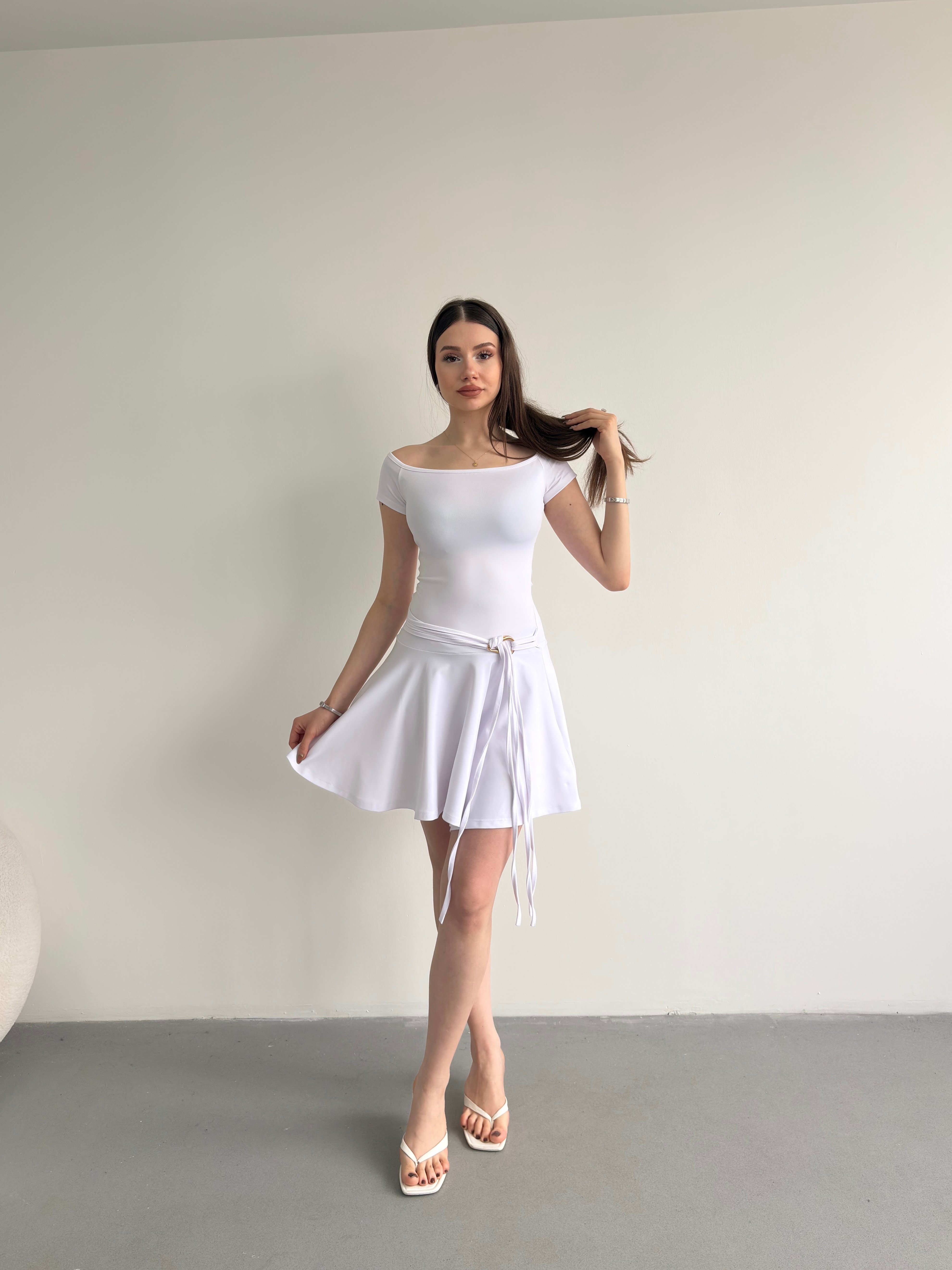 Bel Aksesuarlı Elbise