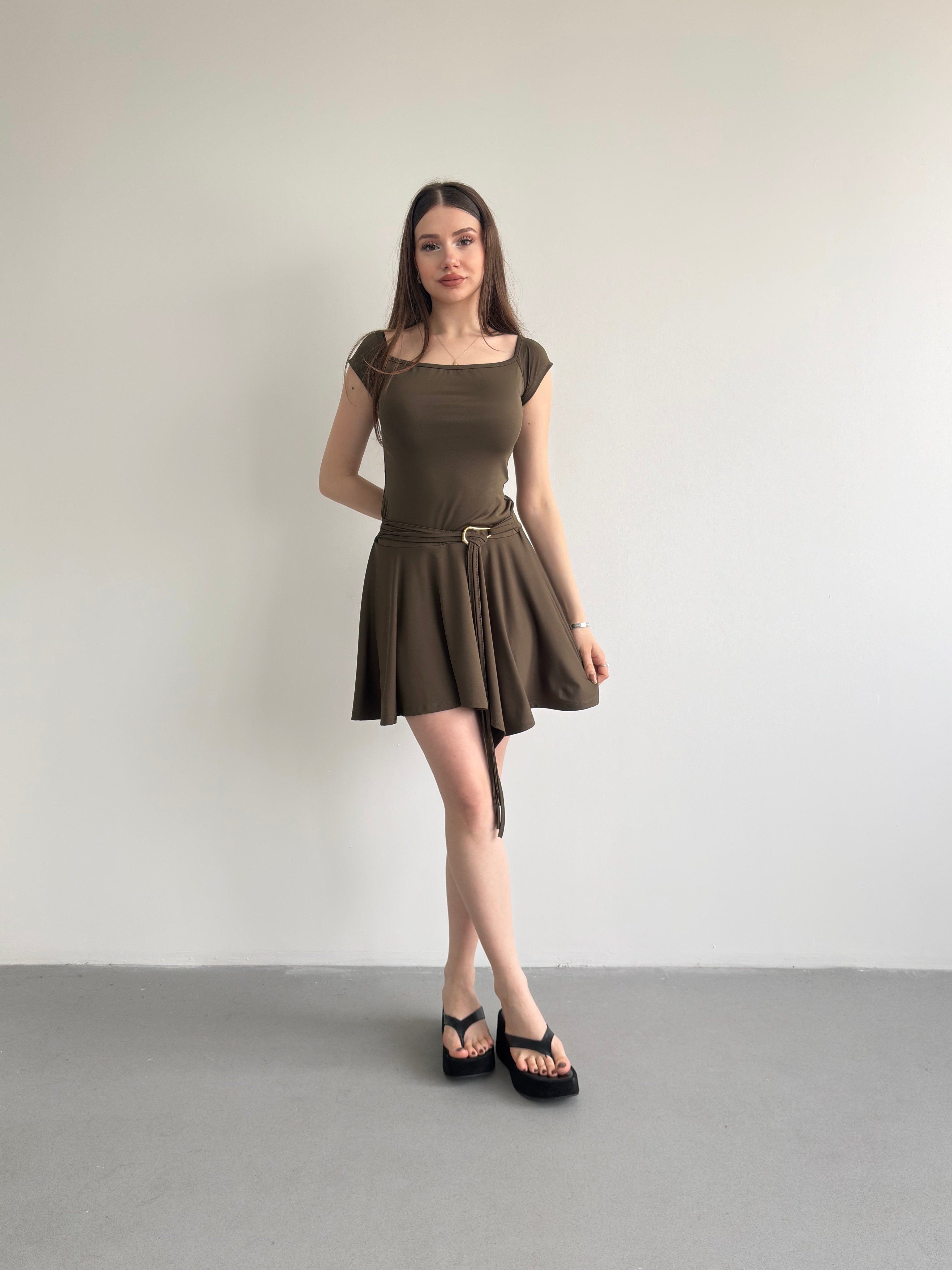 Bel Aksesuarlı Elbise