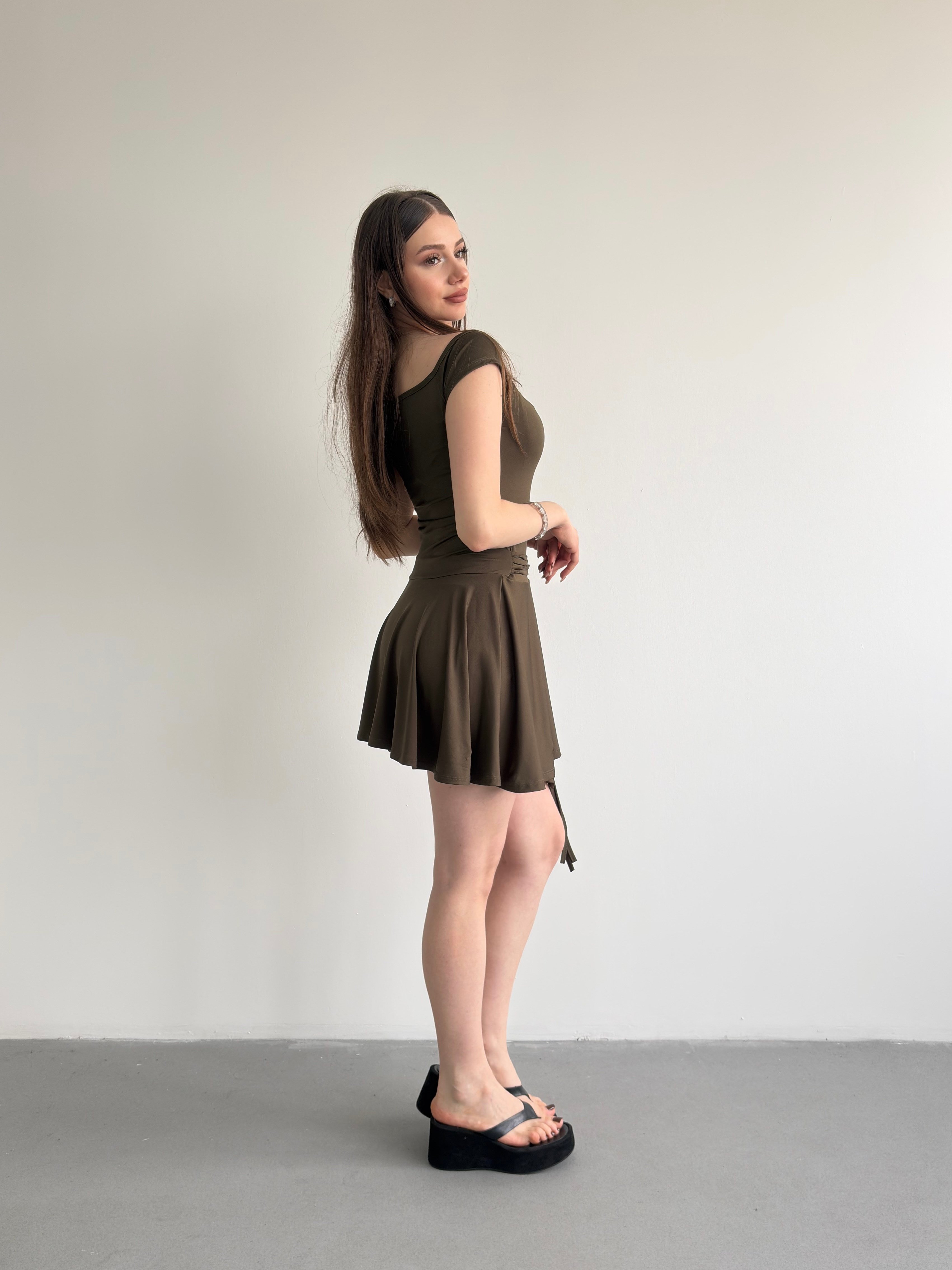 Bel Aksesuarlı Elbise