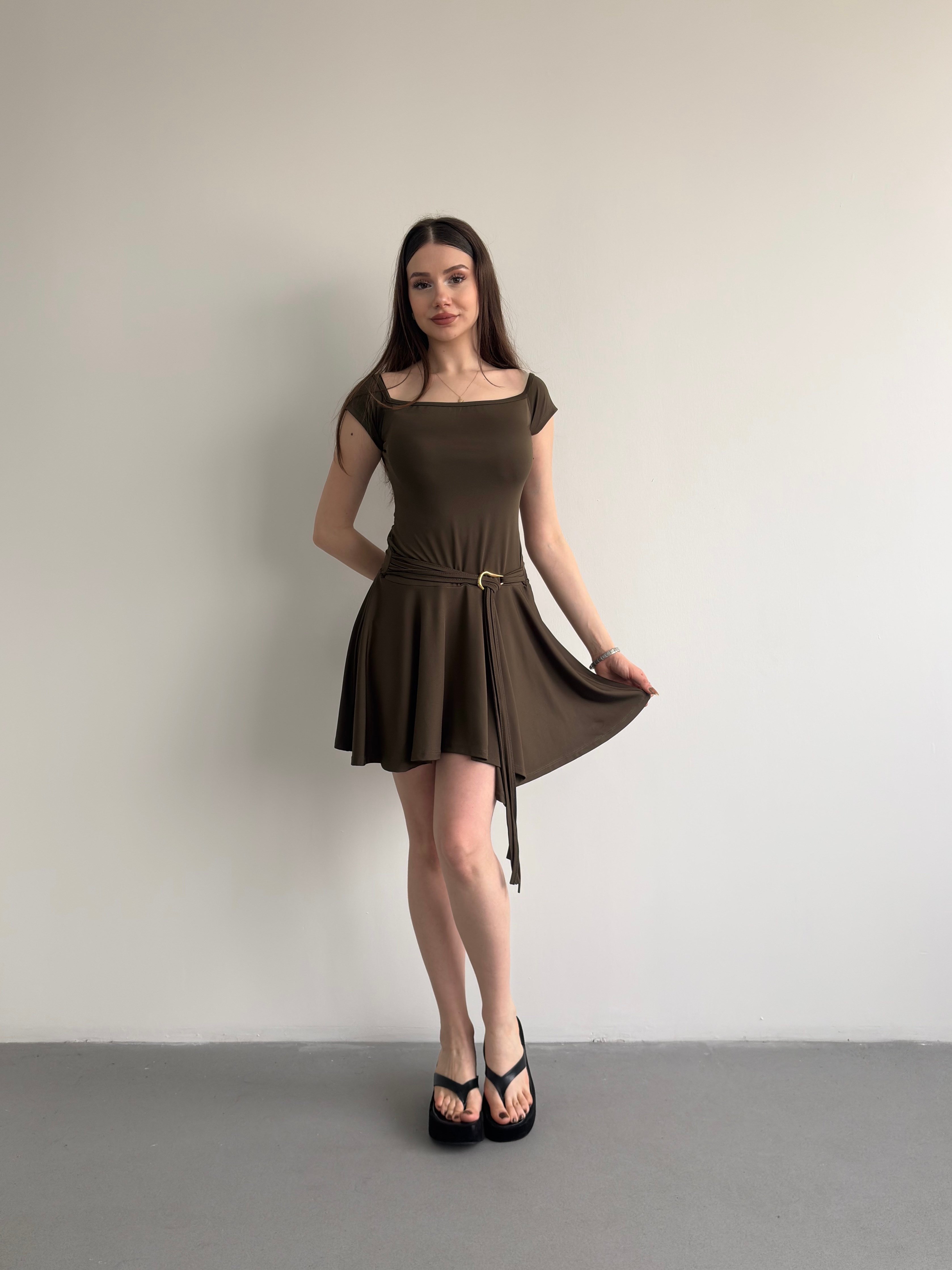 Bel Aksesuarlı Elbise