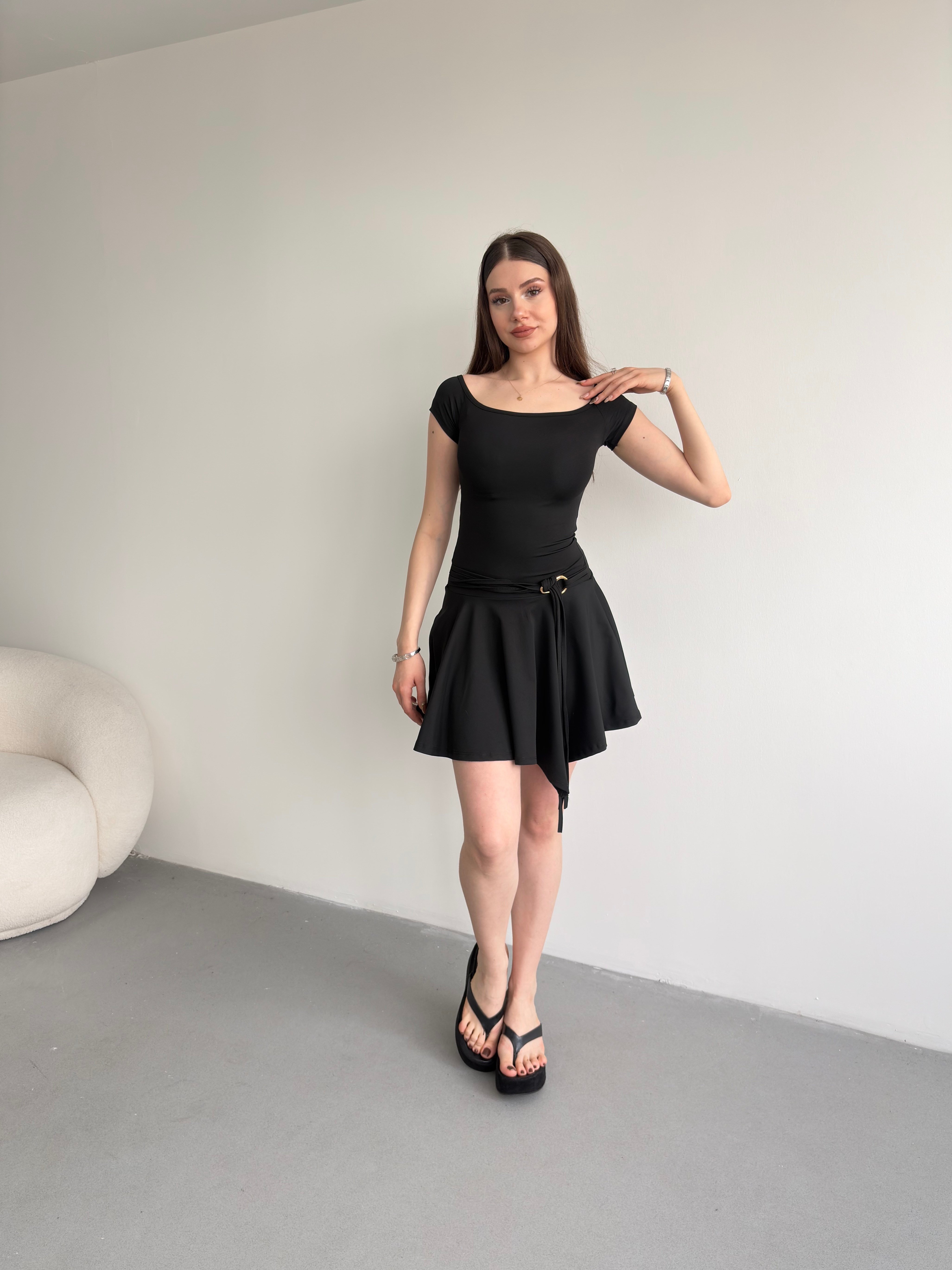 Bel Aksesuarlı Elbise