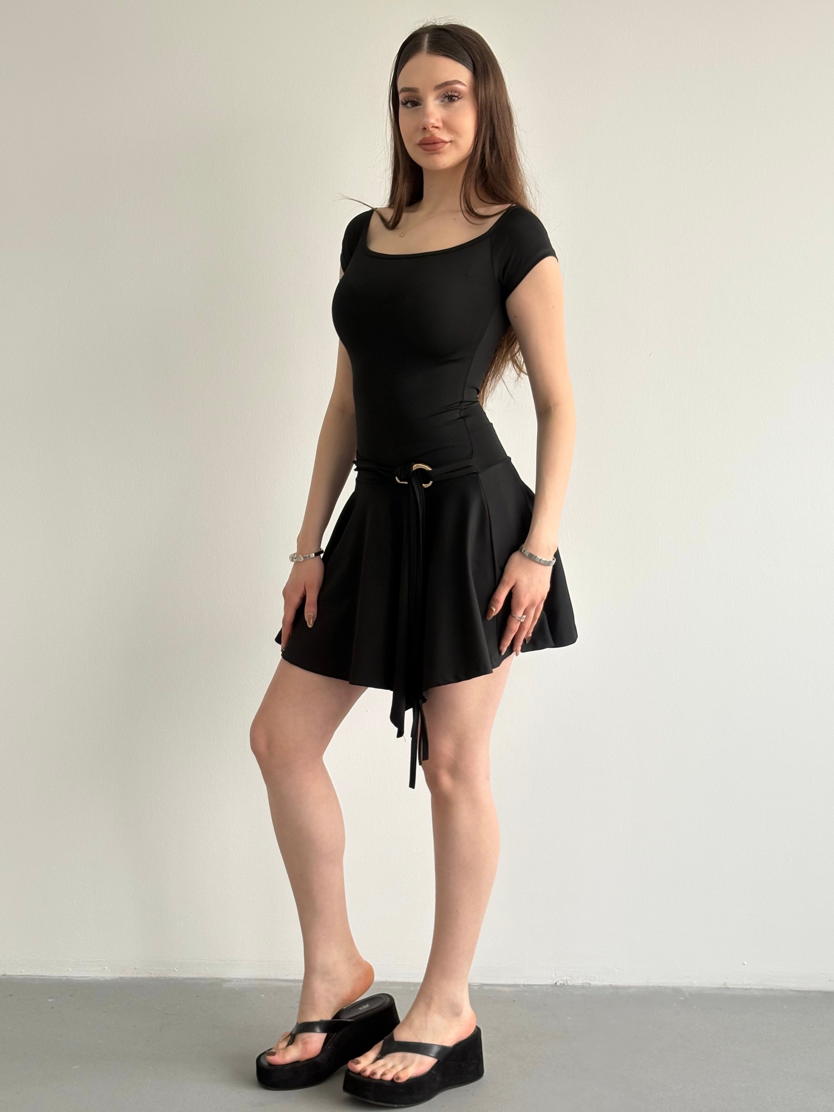 Bel Aksesuarlı Elbise