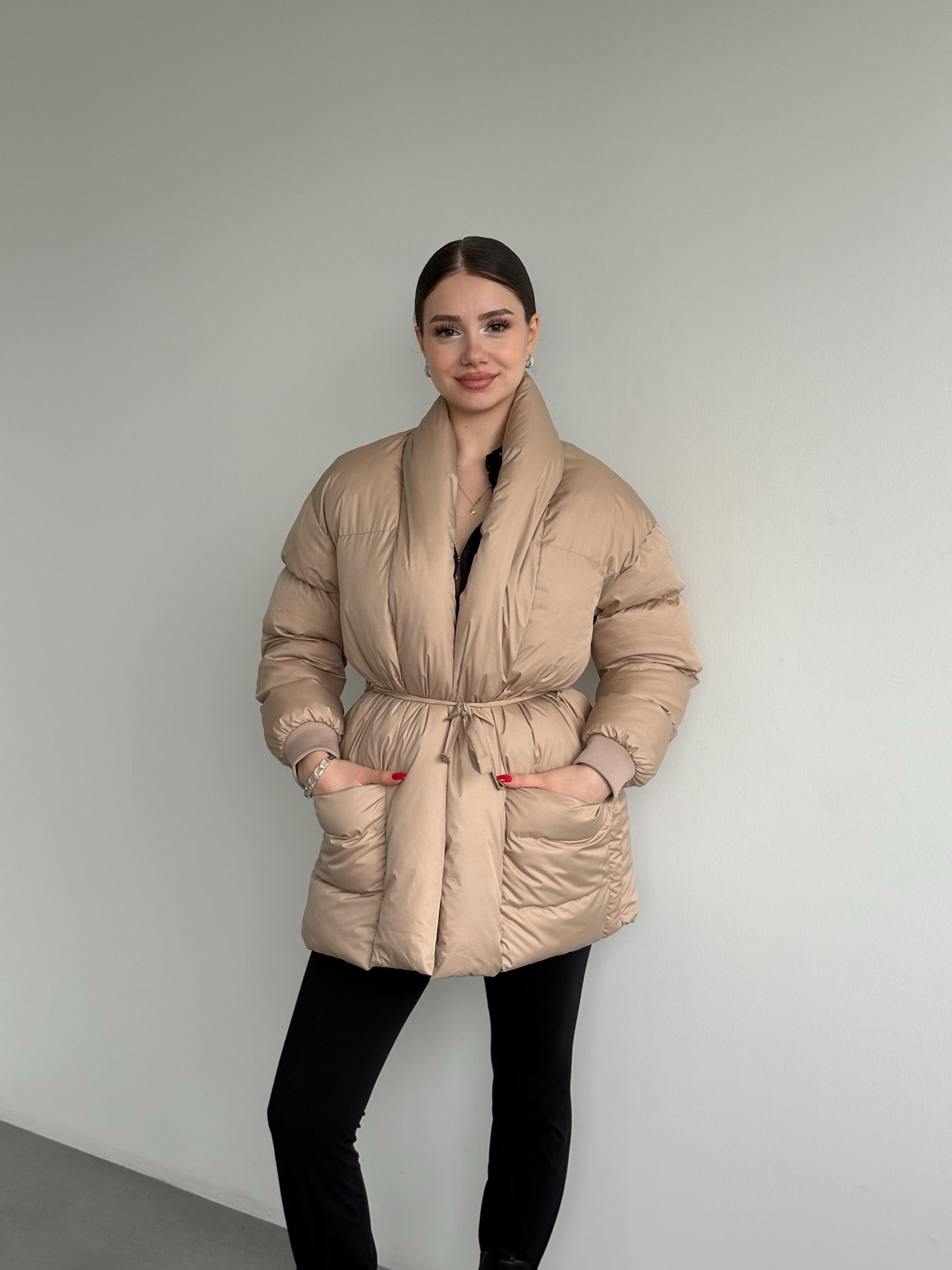 Bel Bağlamalı Şişme Mont 