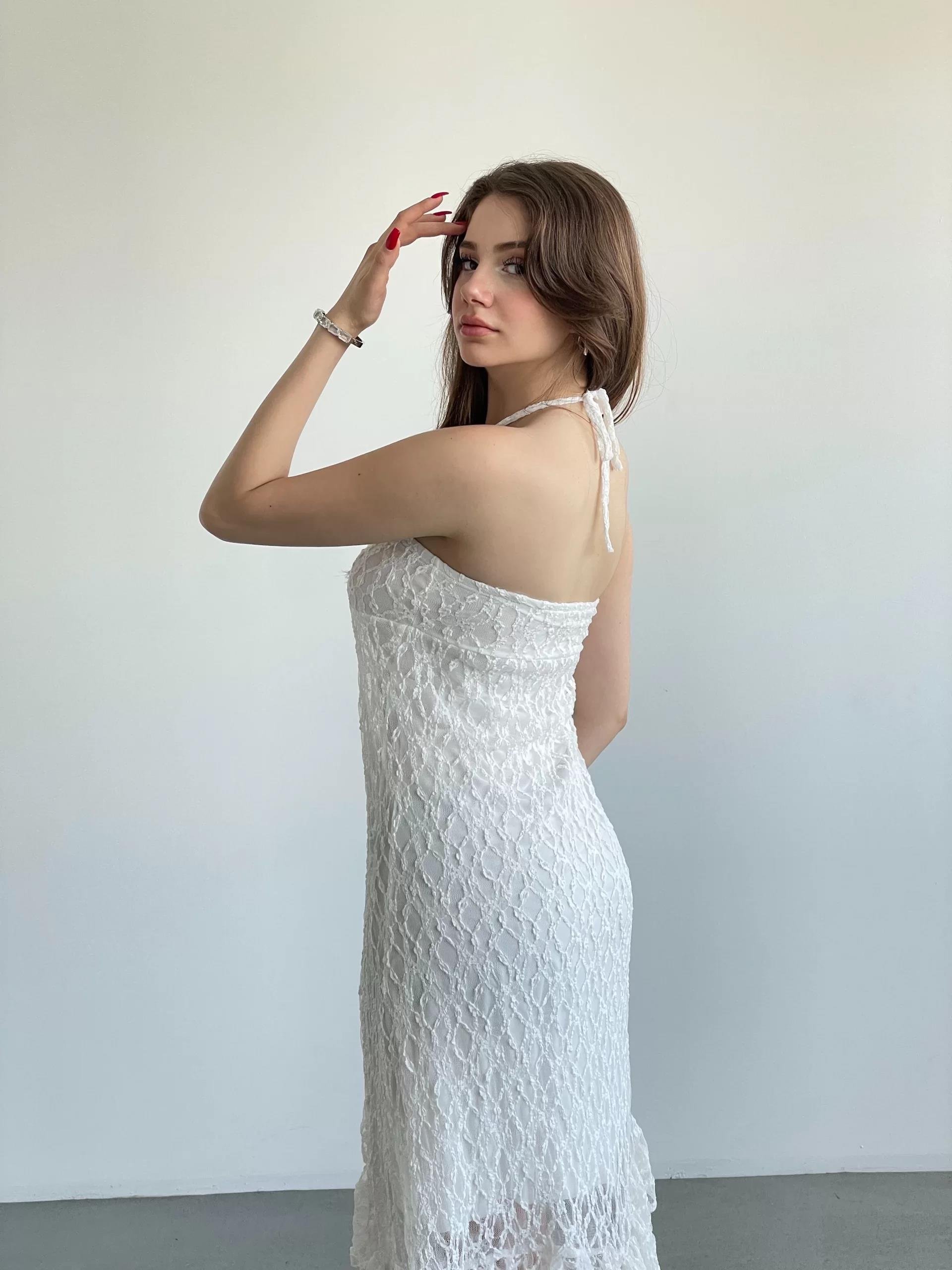 Boyun Askılı Asimetrik Dantel Elbise