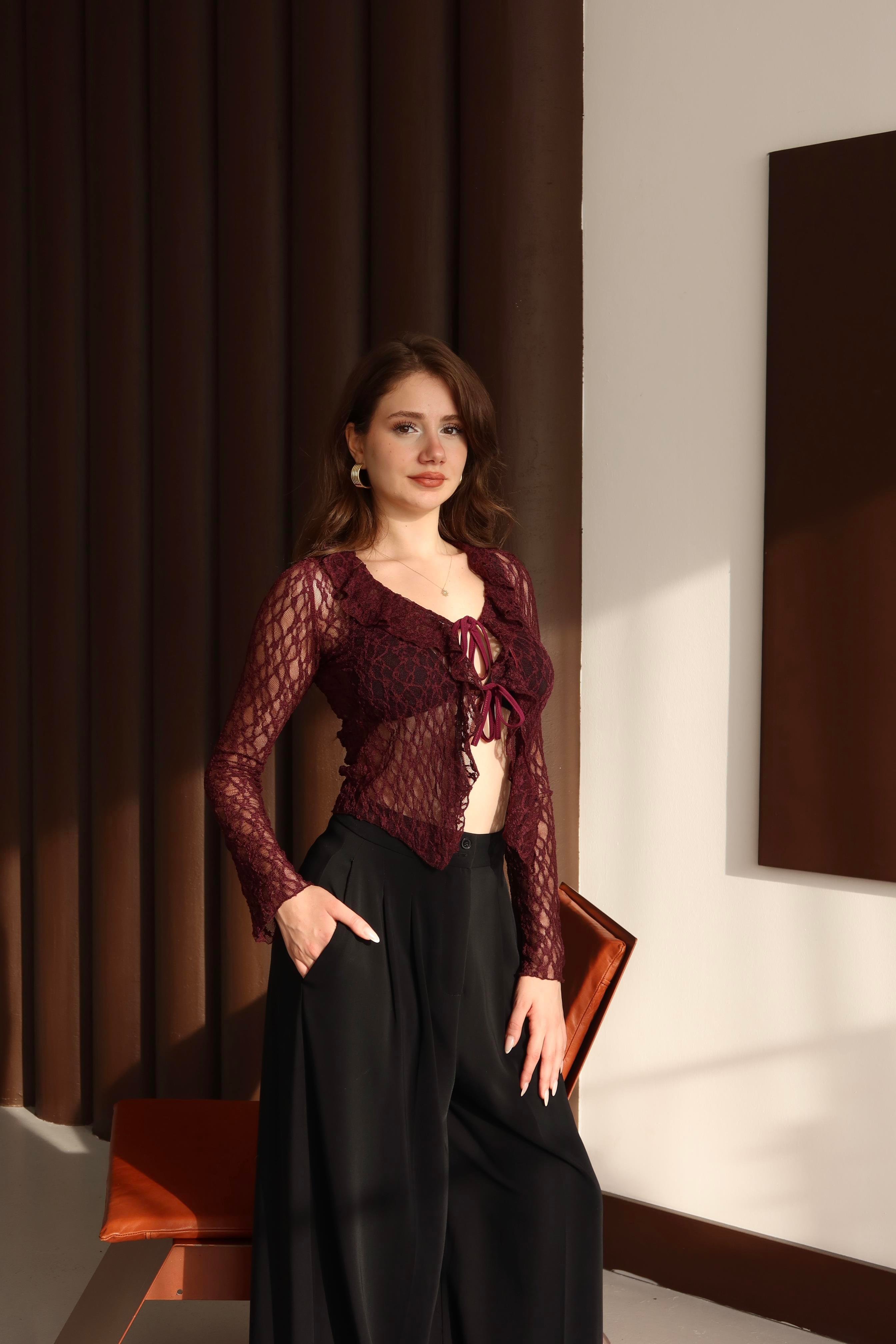 Dantel Bağlamalı Crop
