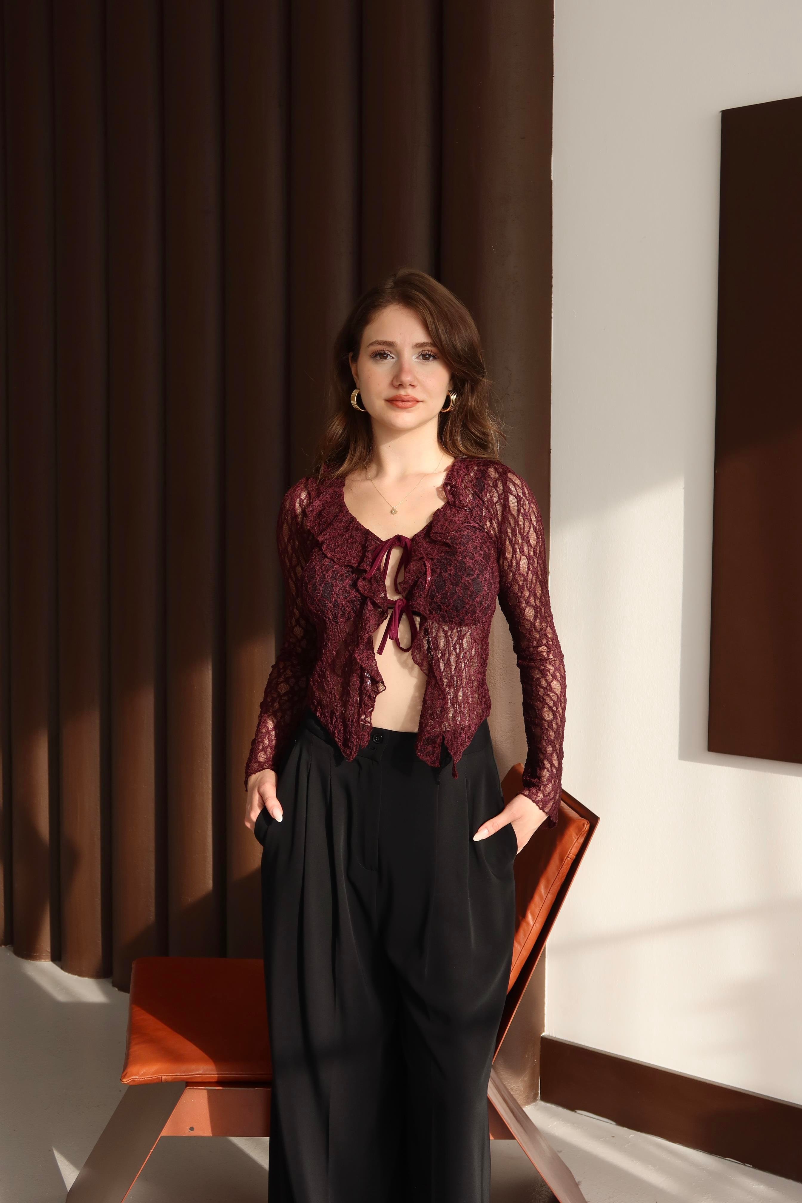 Dantel Bağlamalı Crop