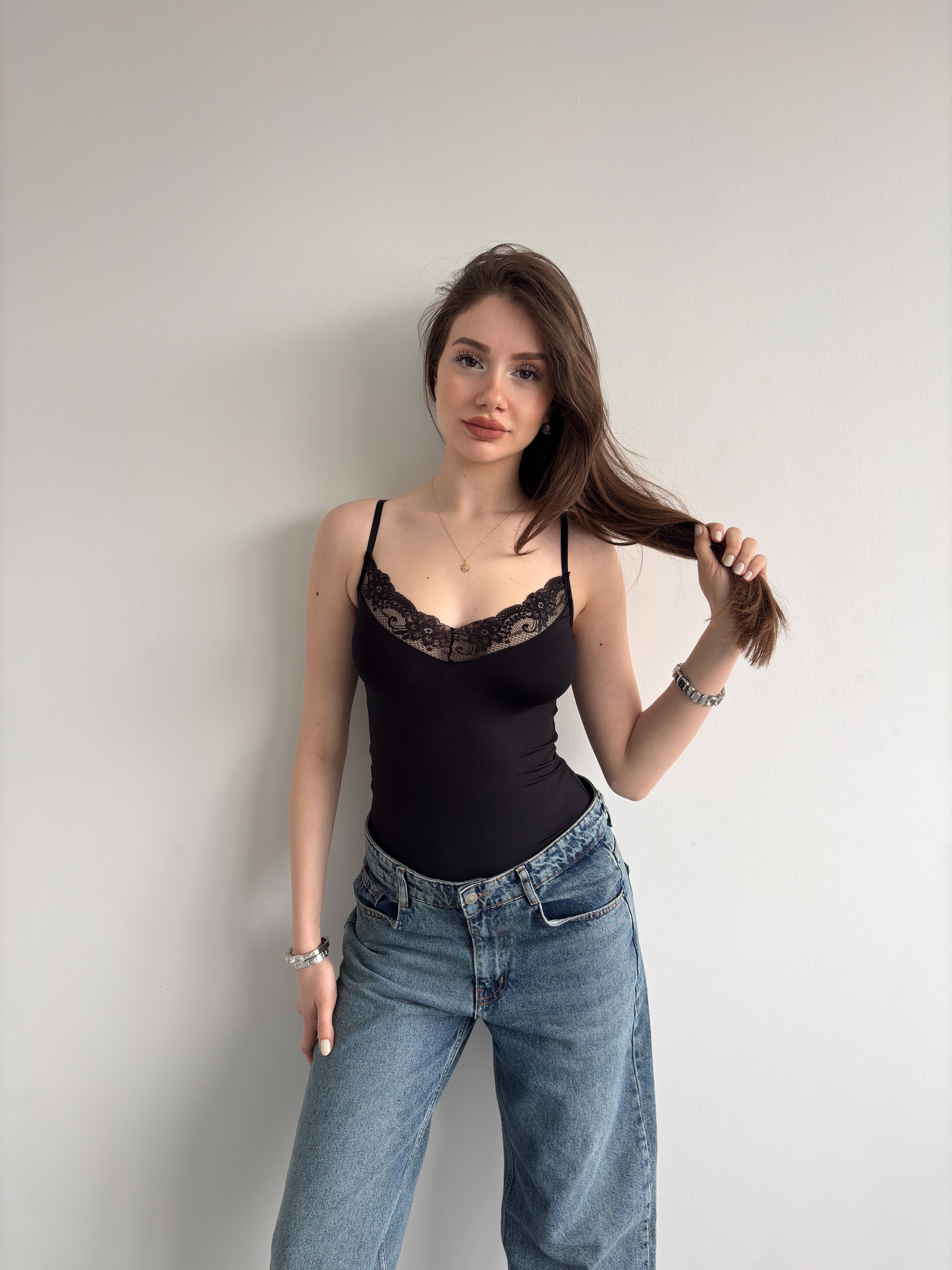 Dantel Detay Askılı Bodysuit