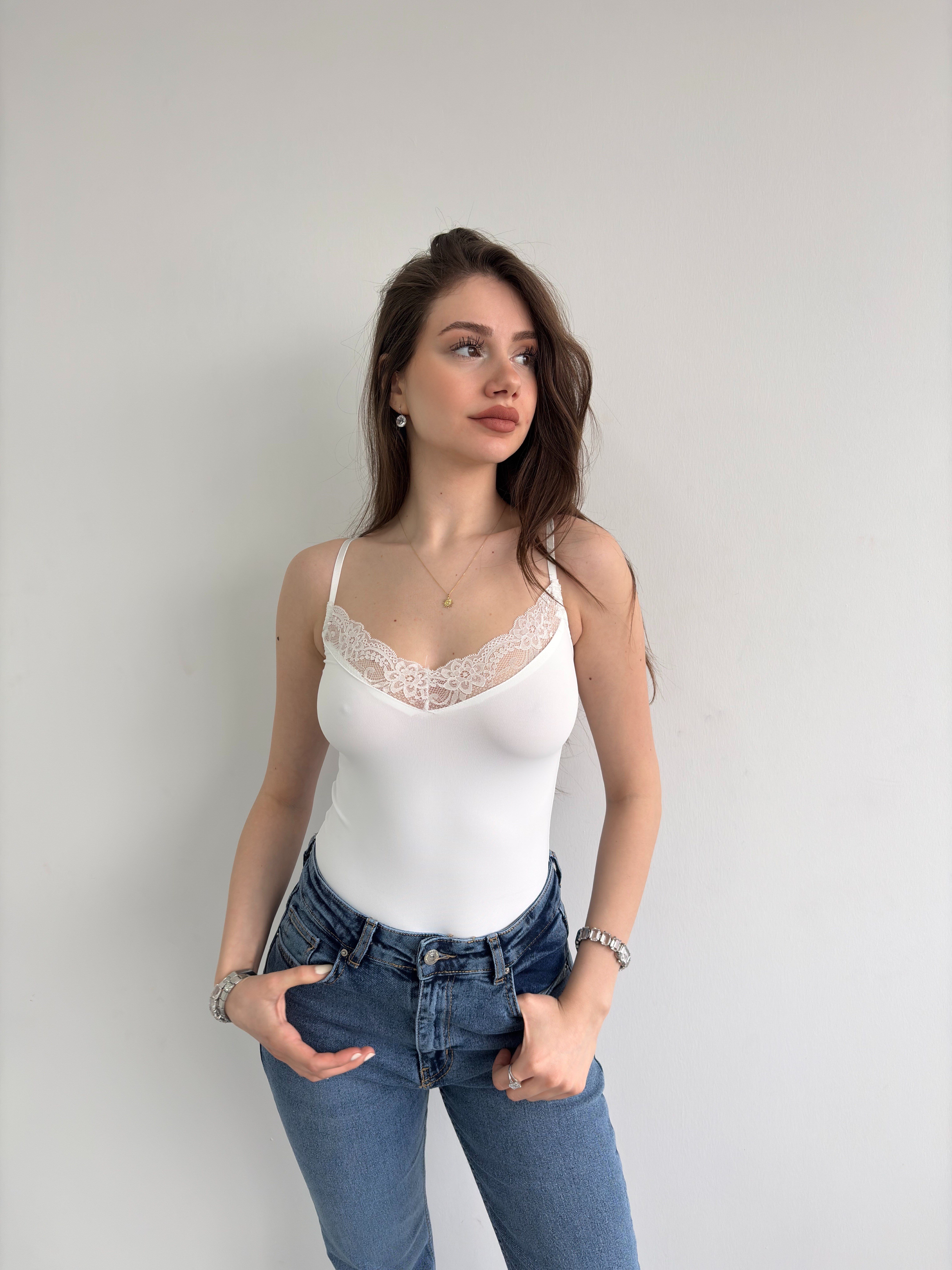 Dantel Detay Askılı Bodysuit