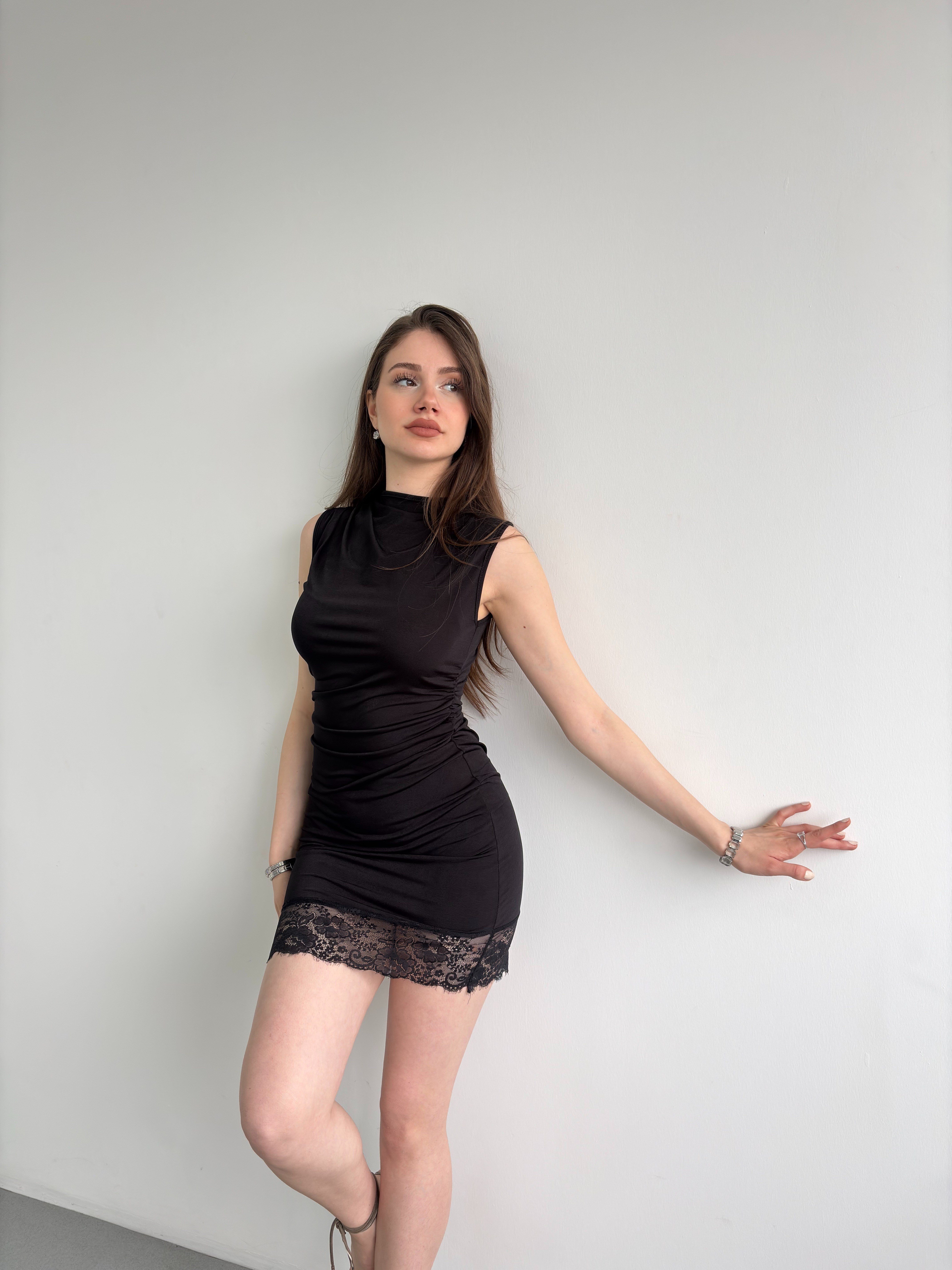 Dantel Detaylı Mini Elbise