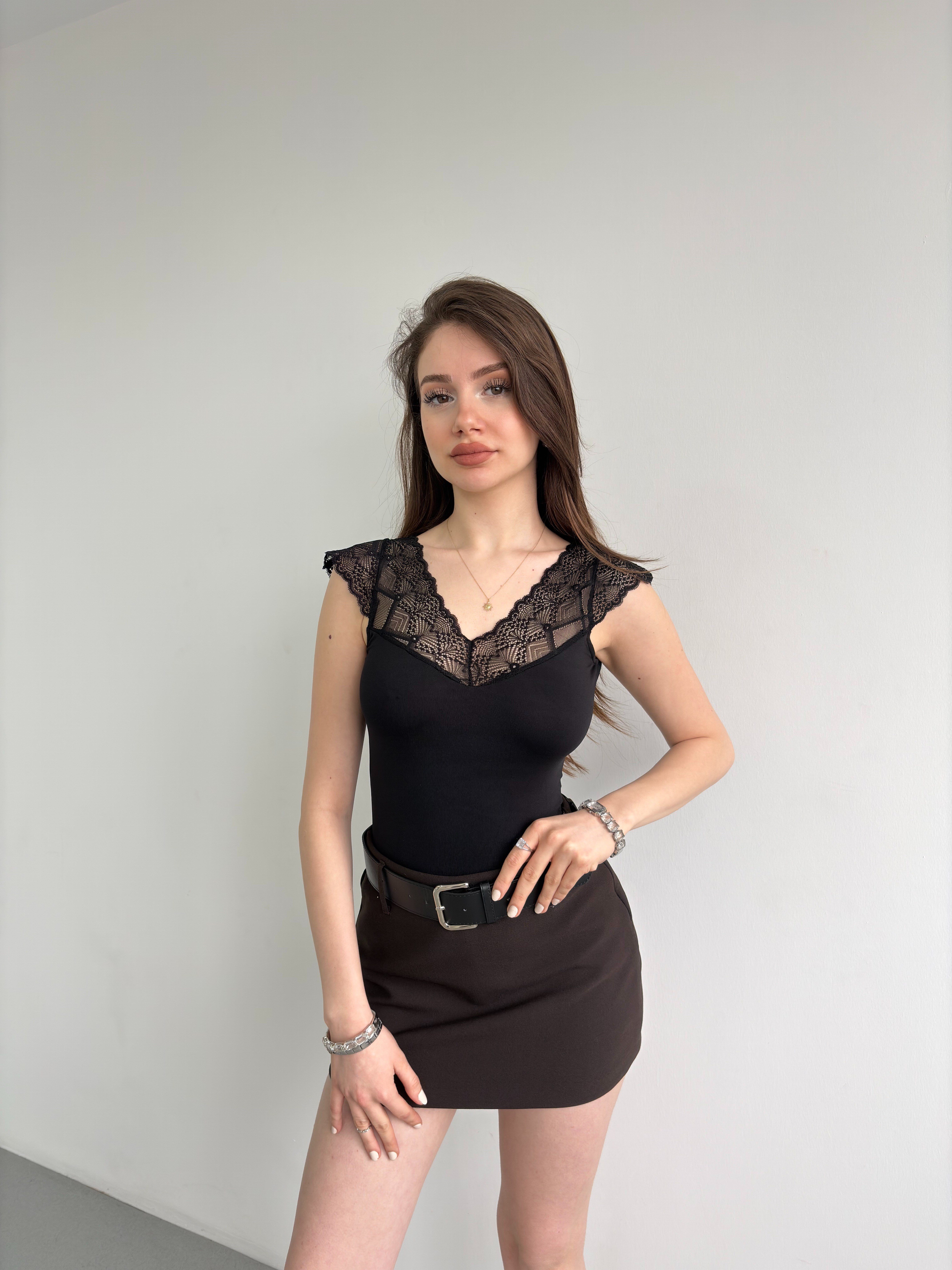 Dantel Yaka Bodysuit