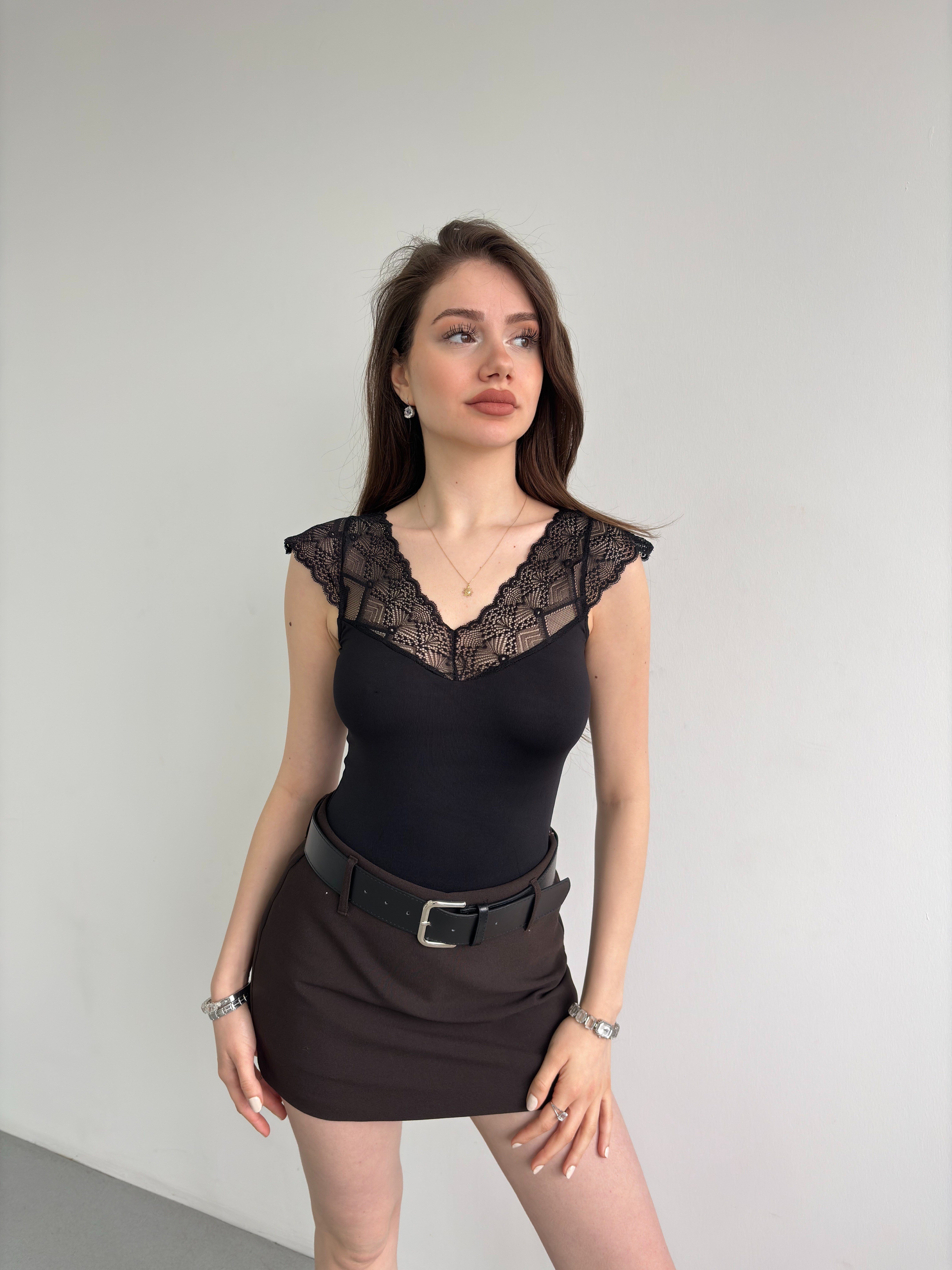 Dantel Yaka Bodysuit