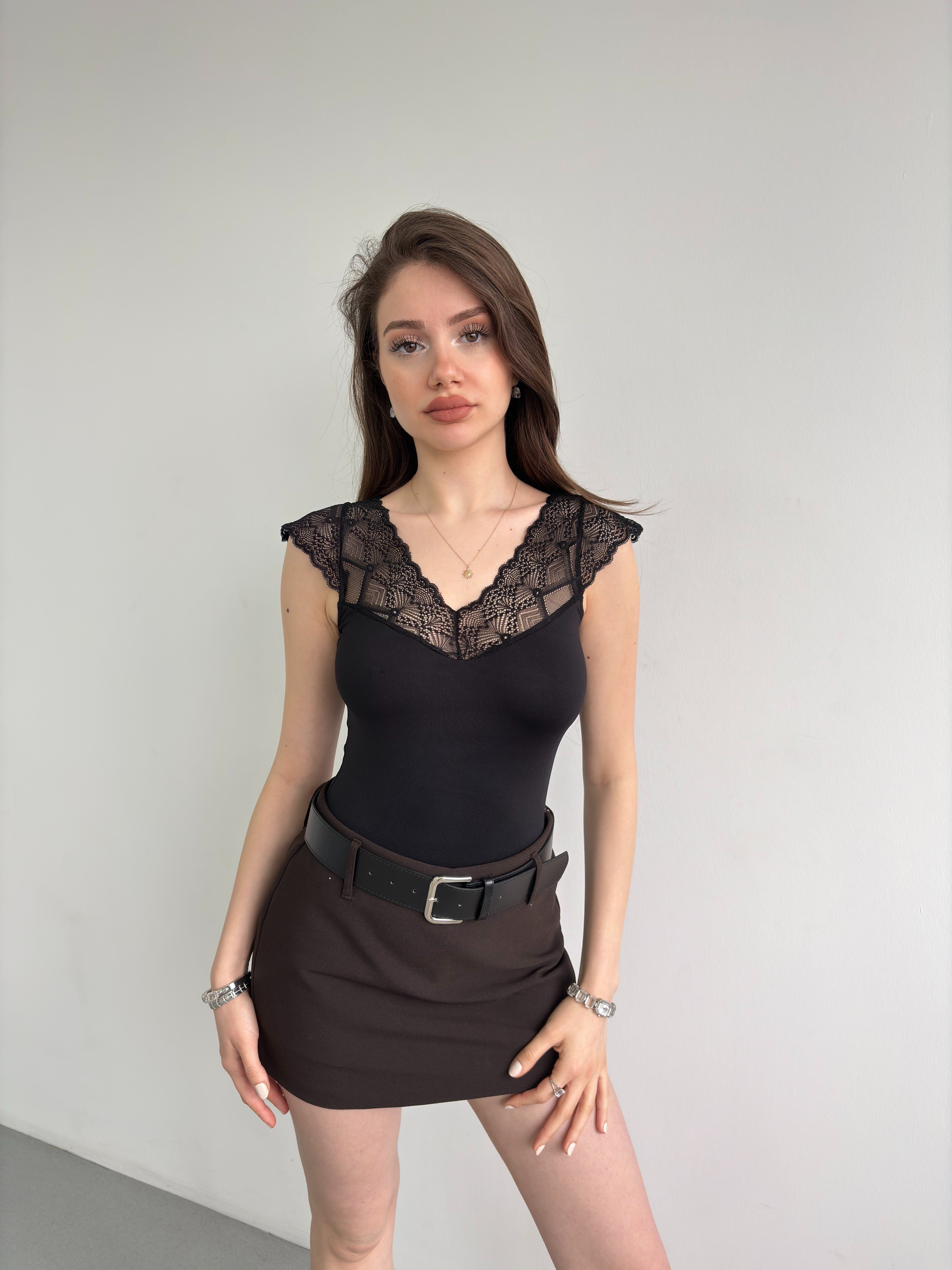 Dantel Yaka Bodysuit