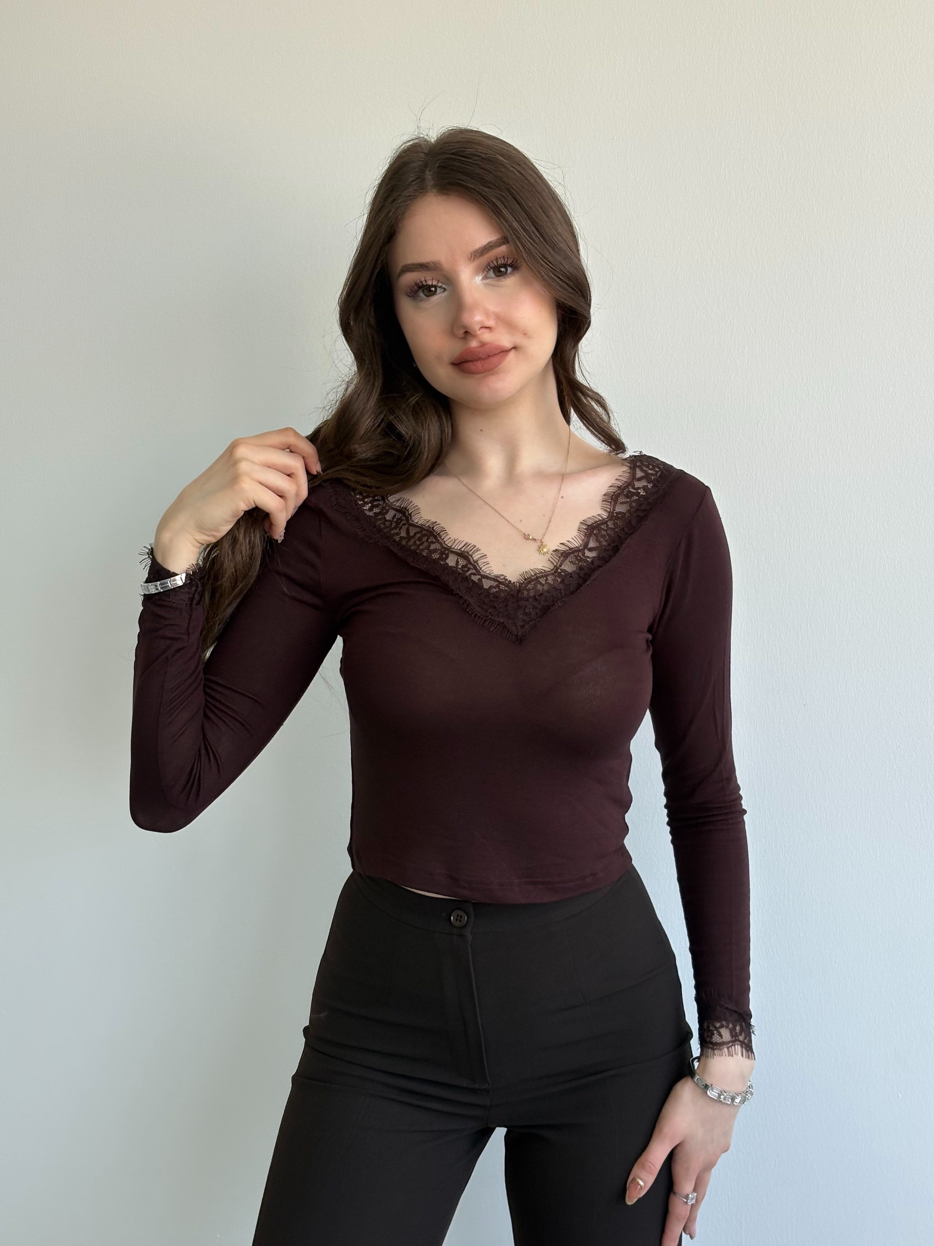 Dantel Yaka Kısa Crop