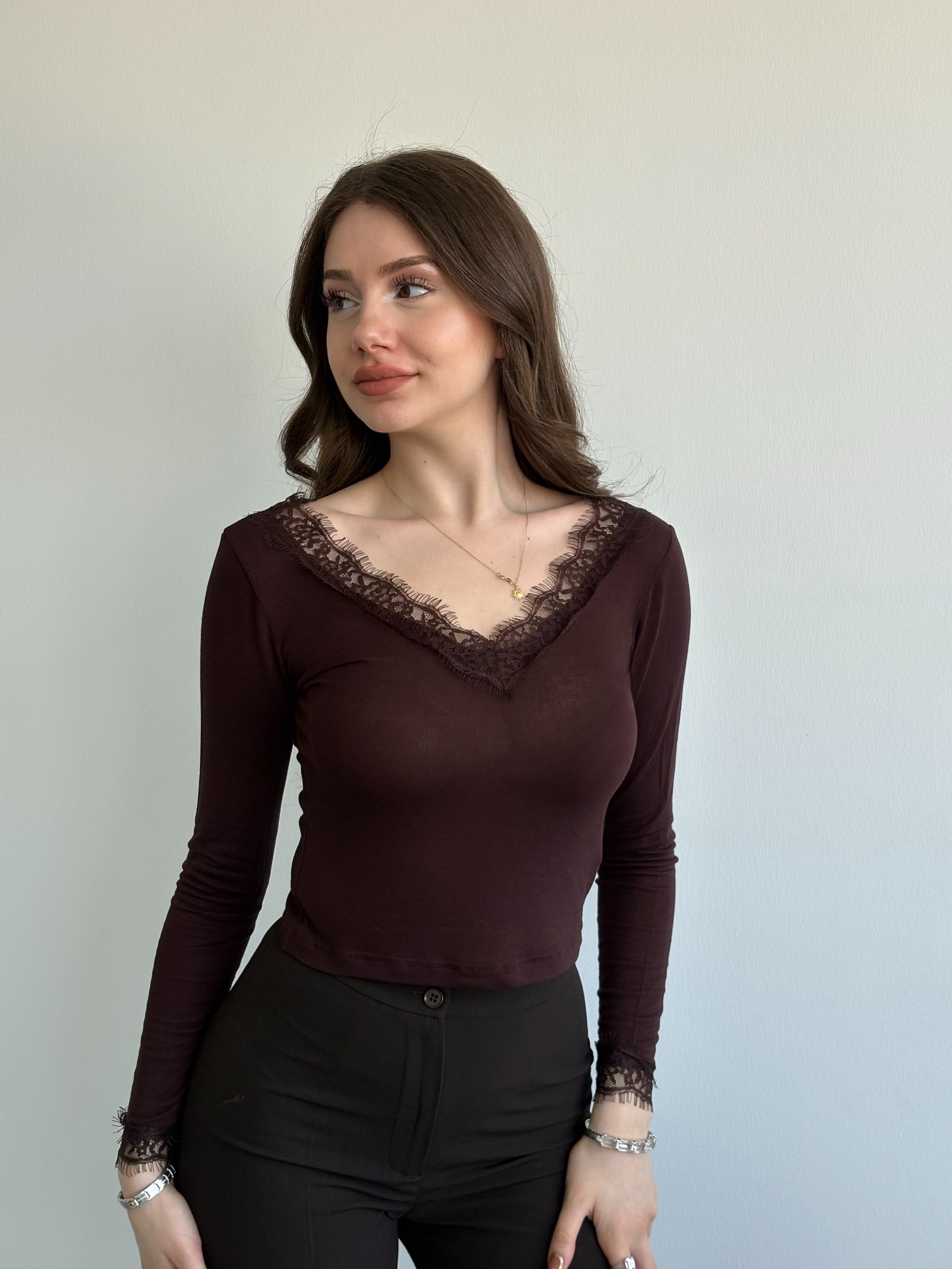 Dantel Yaka Kısa Crop