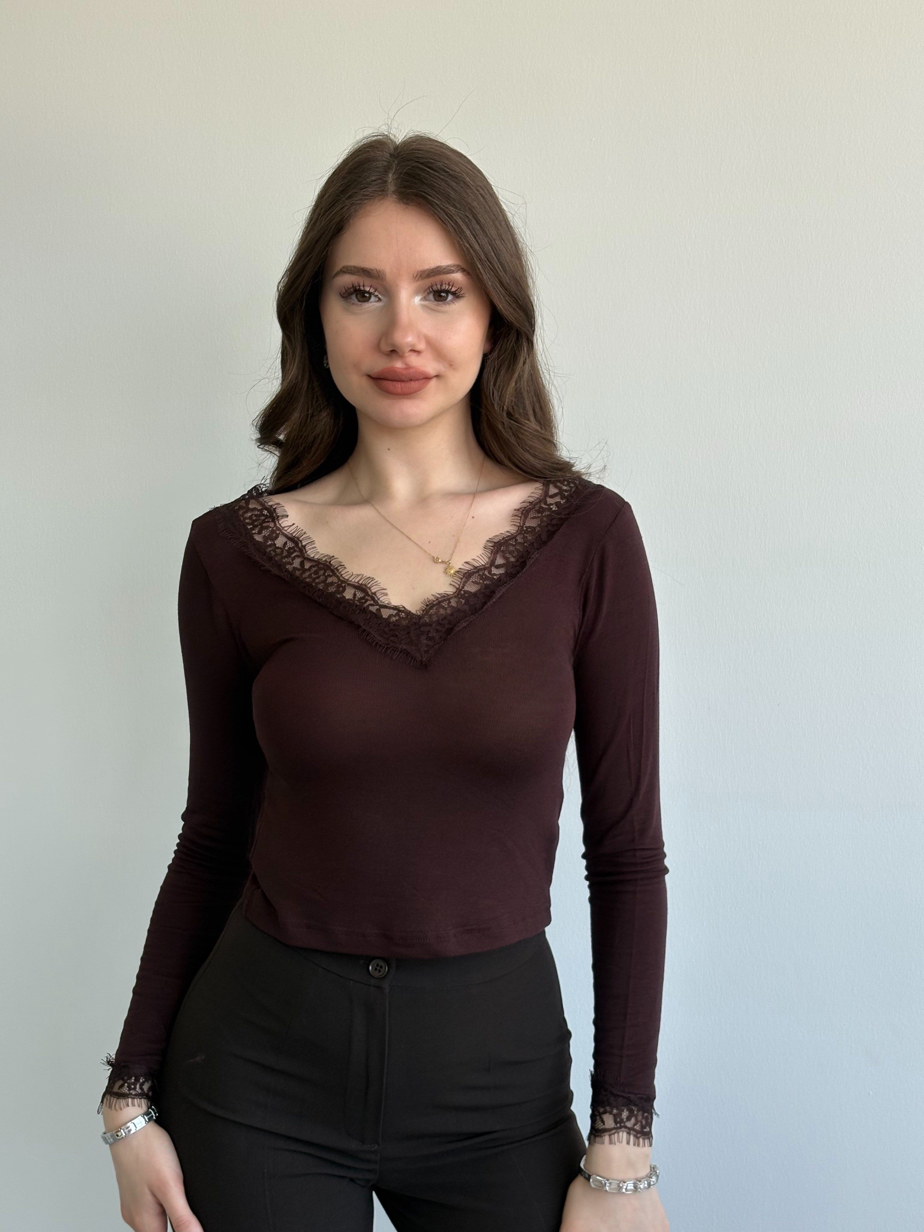 Dantel Yaka Kısa Crop