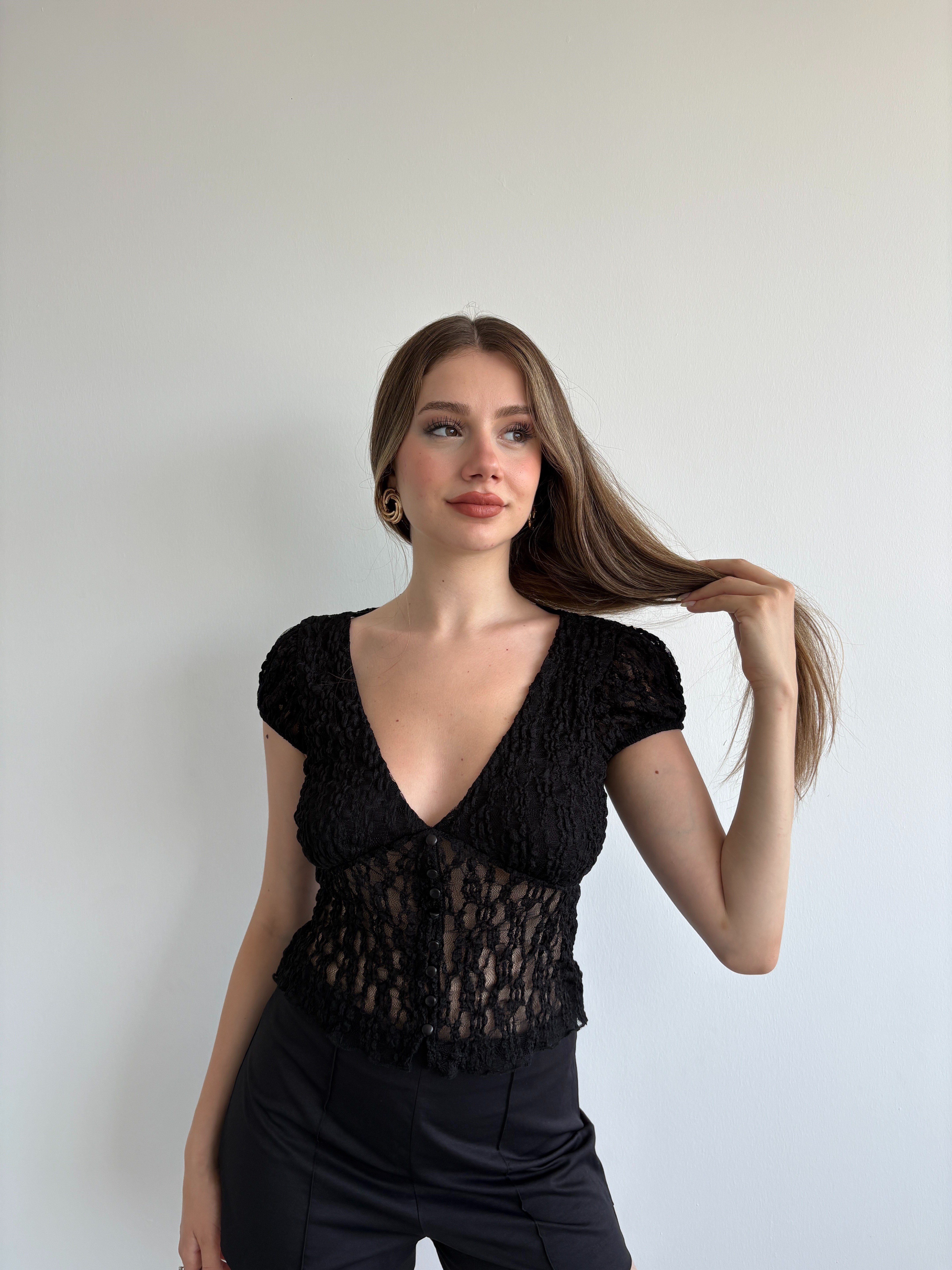 Düğmeli Dantel Crop